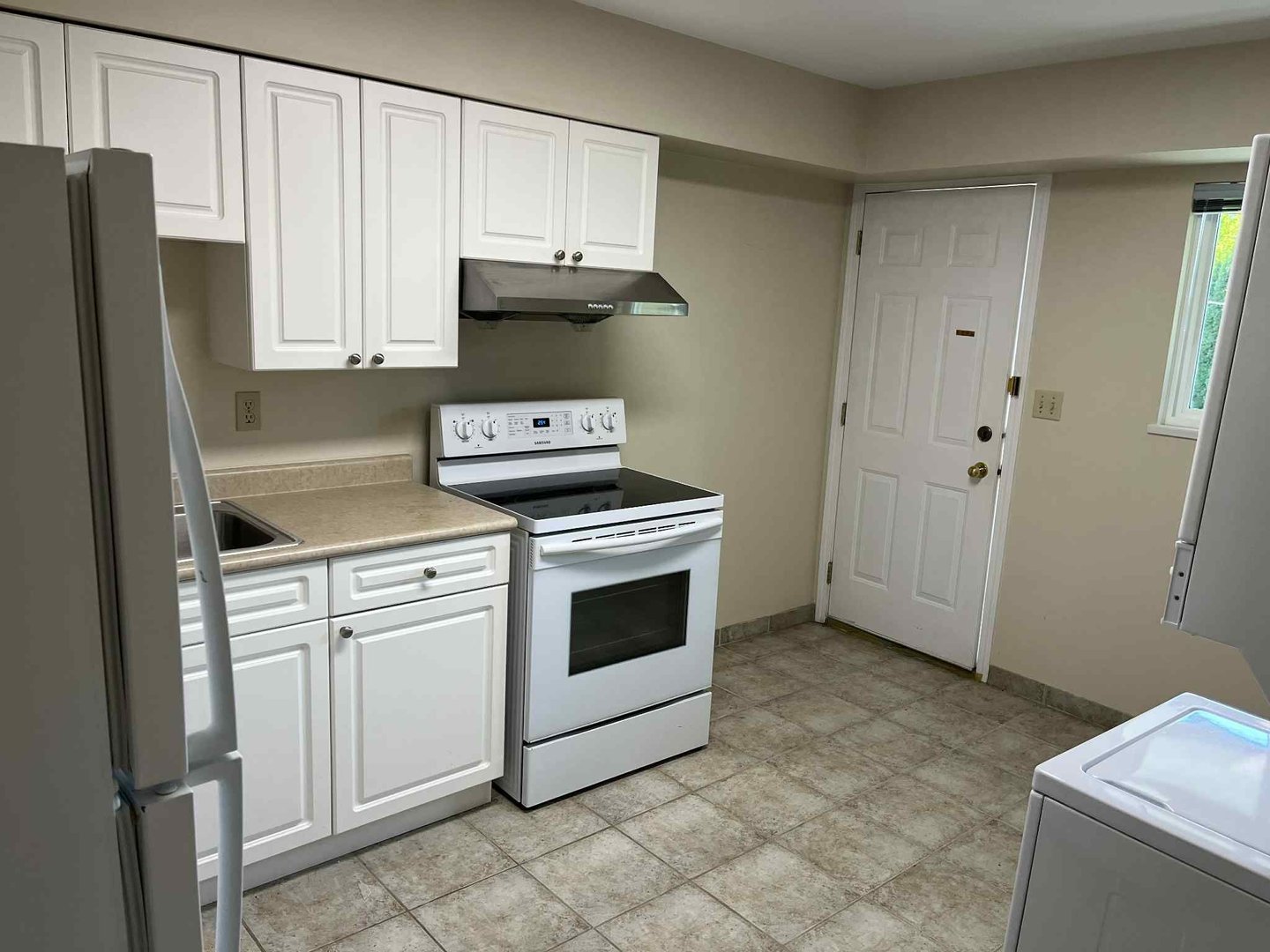 Kitchen 02.jpg