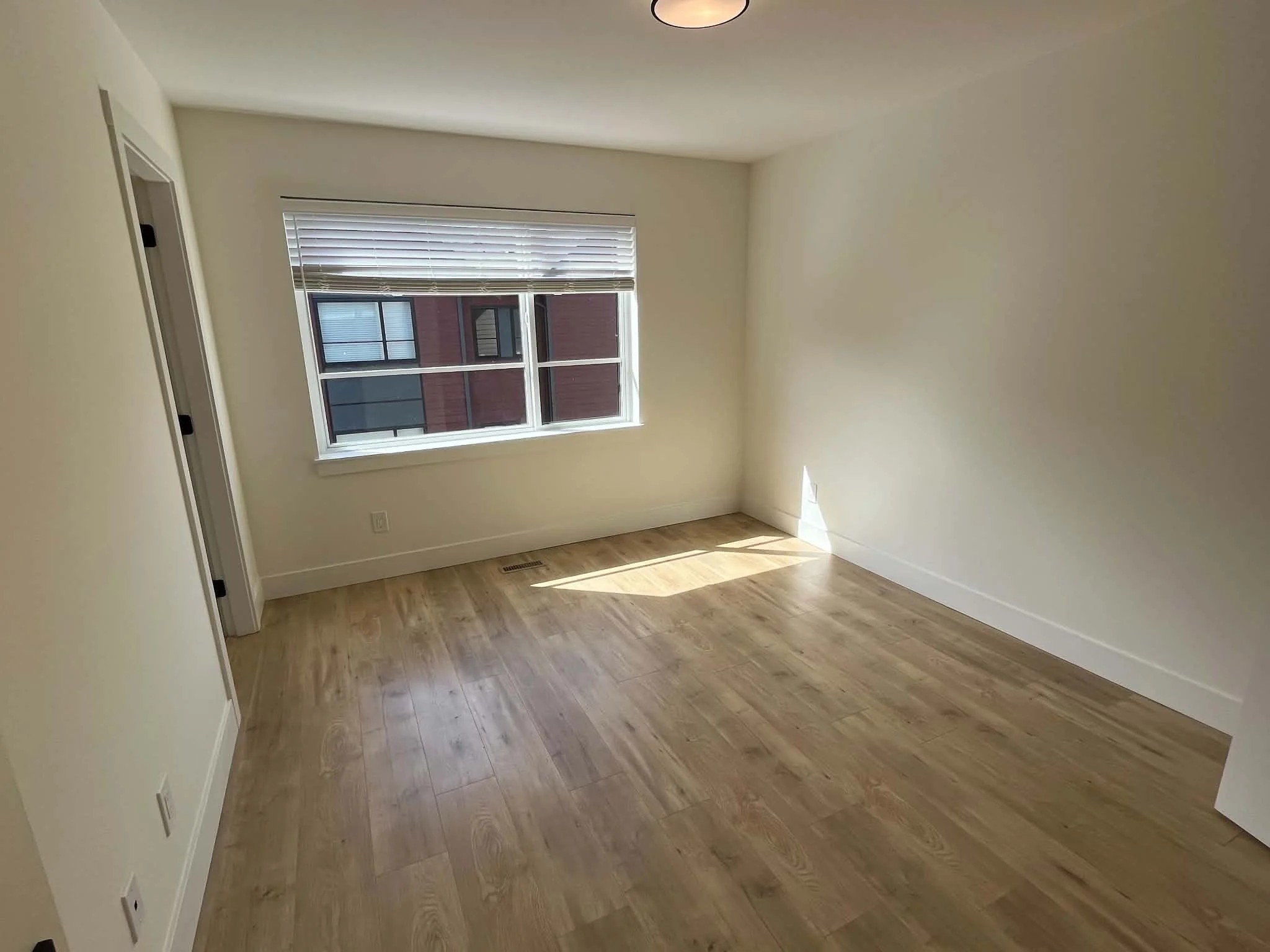 Master Bedroom 02.jpg