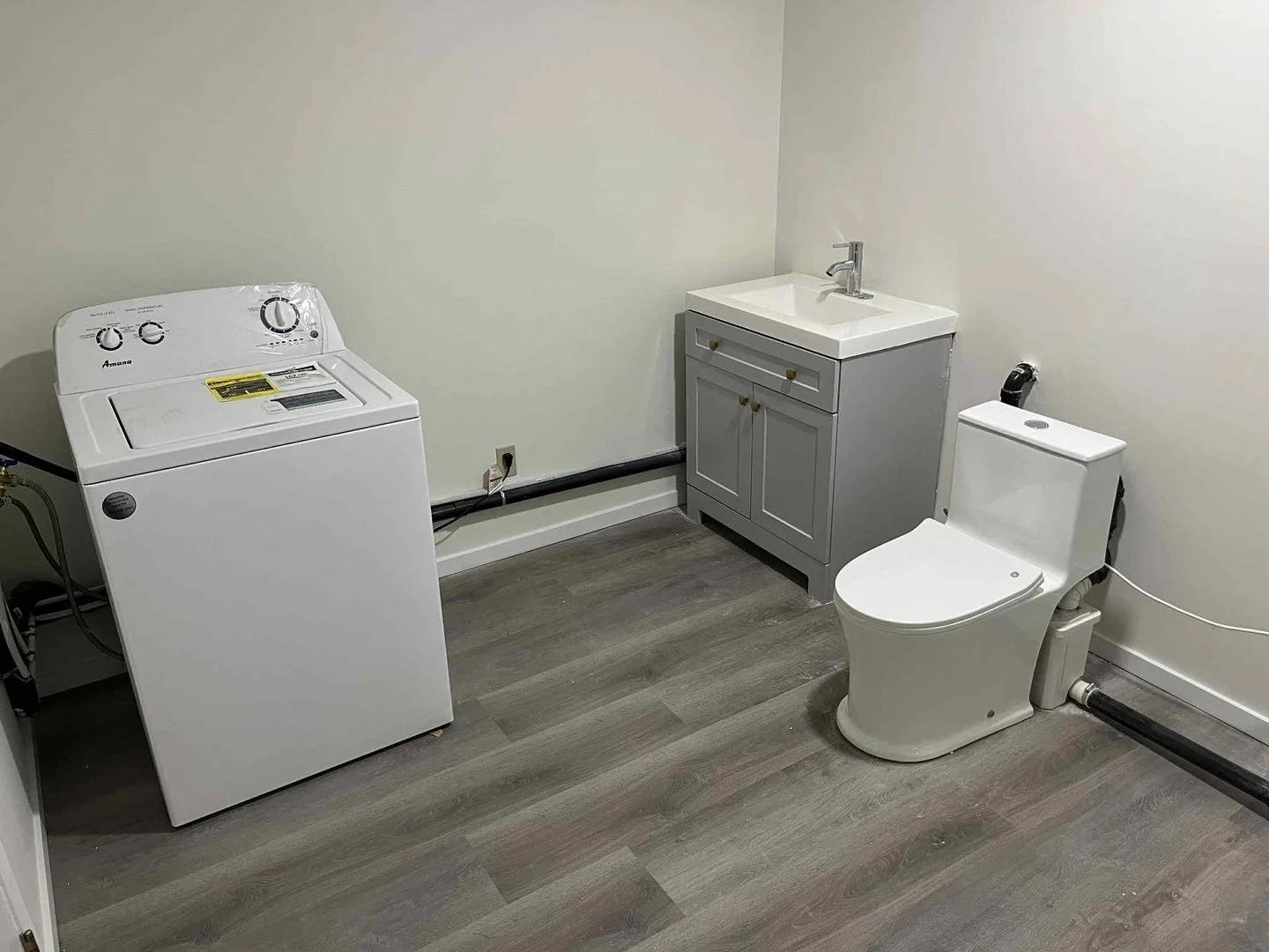 2nd Bathroom.jpg