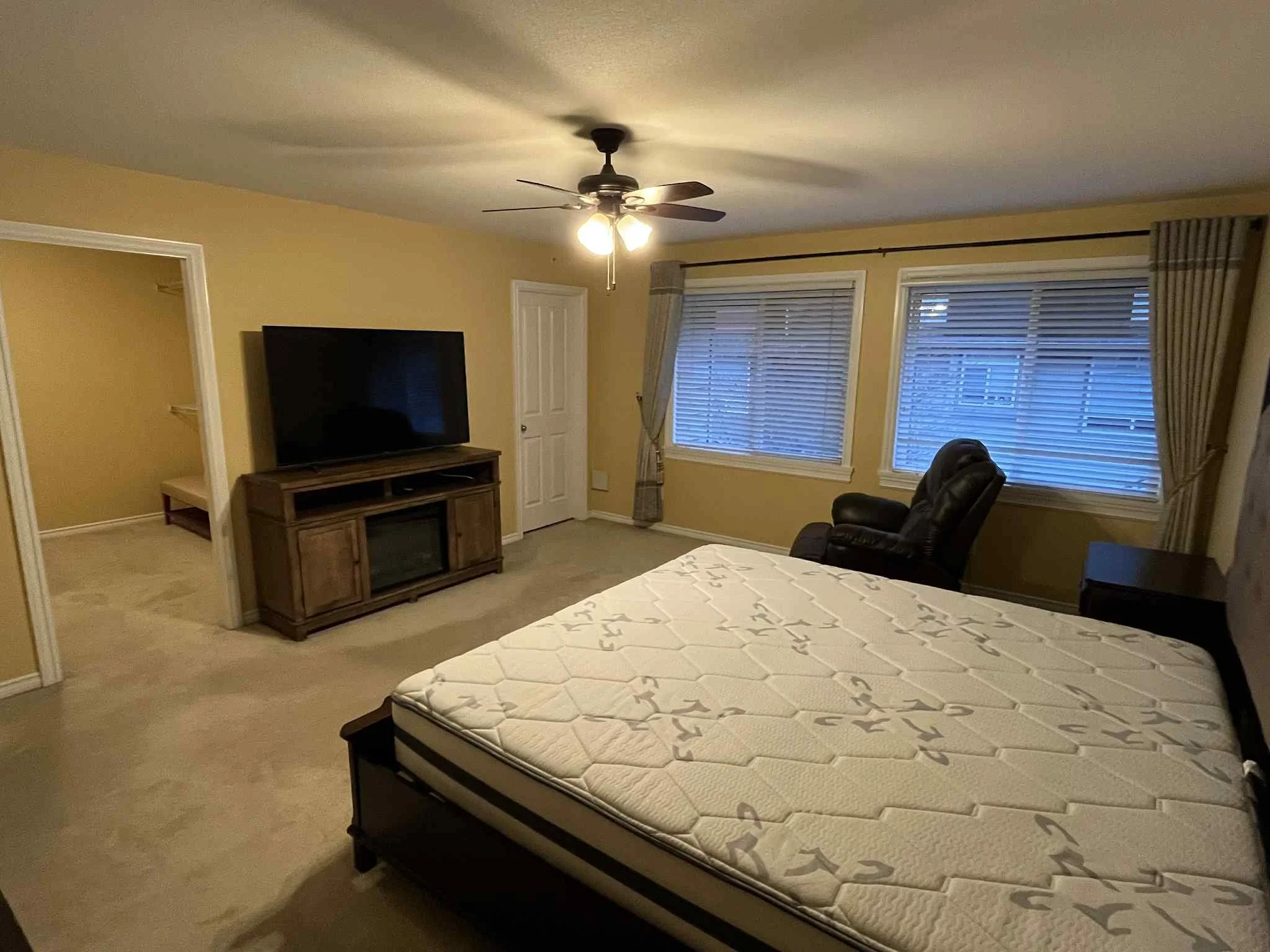 Master Bedroom 02.jpg