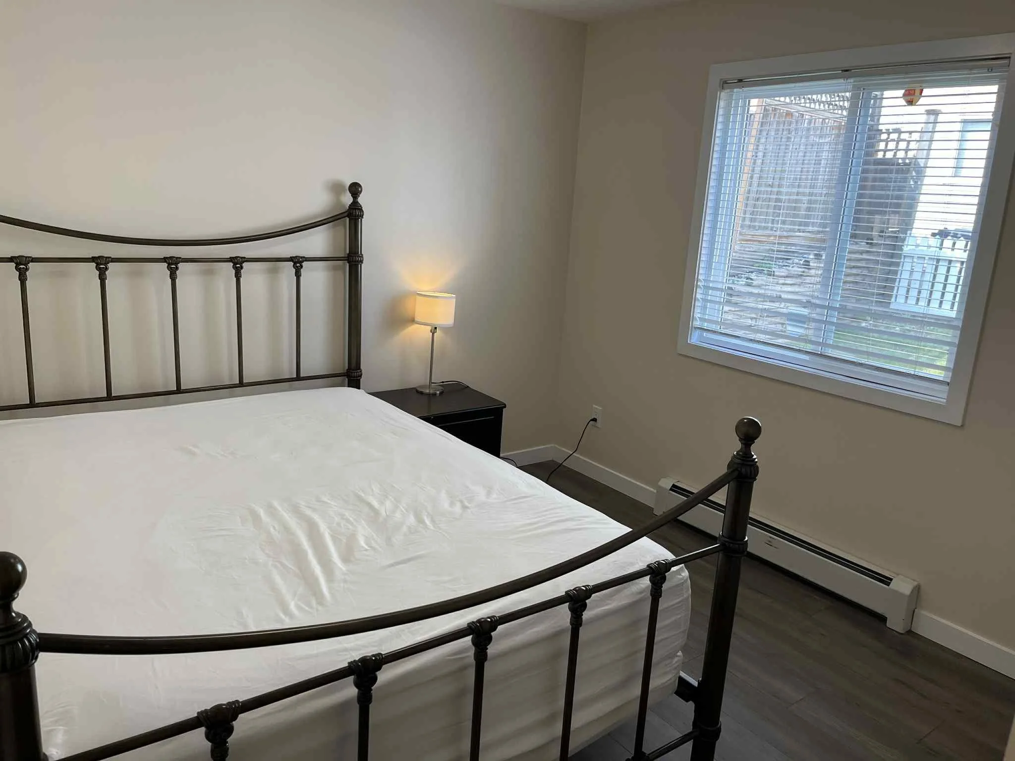 Bedroom 01-1.jpg