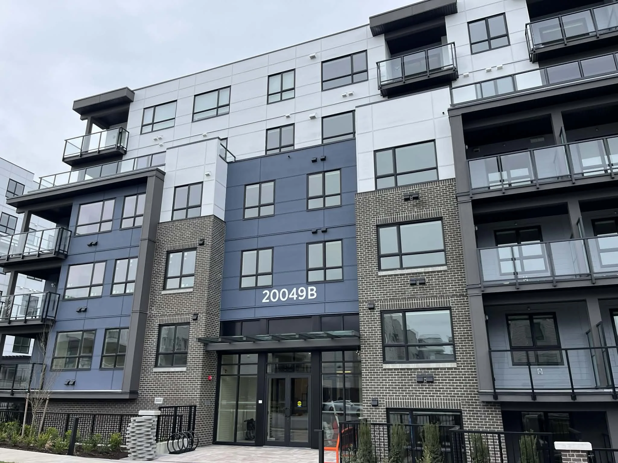 20049B 82 Ave building.jpg