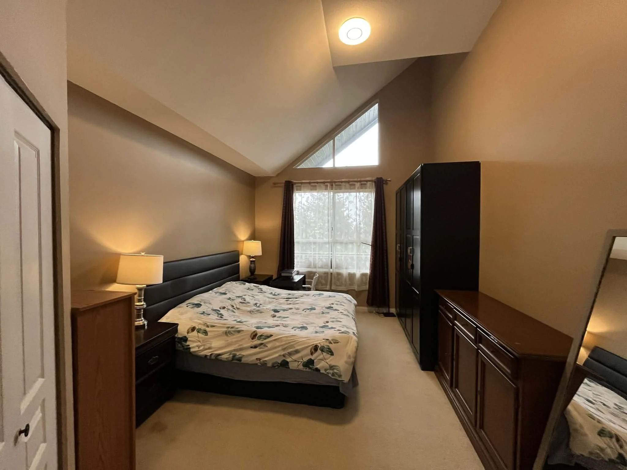 Master Bedroom 02.jpg