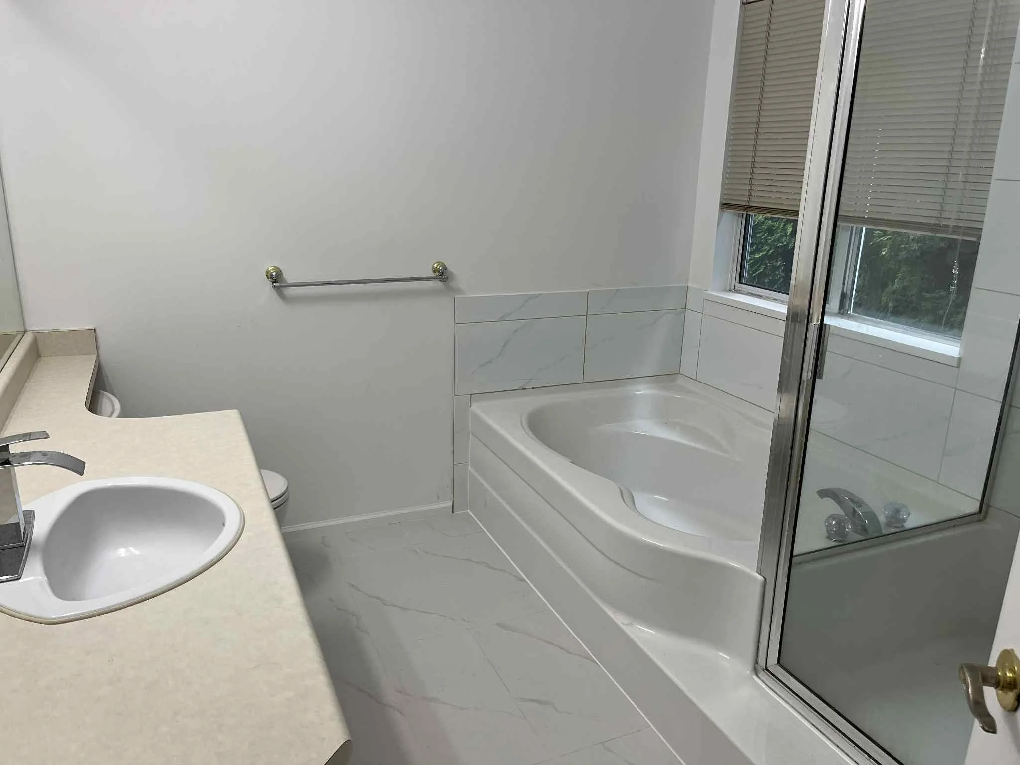 Master Ensuite 02.jpg