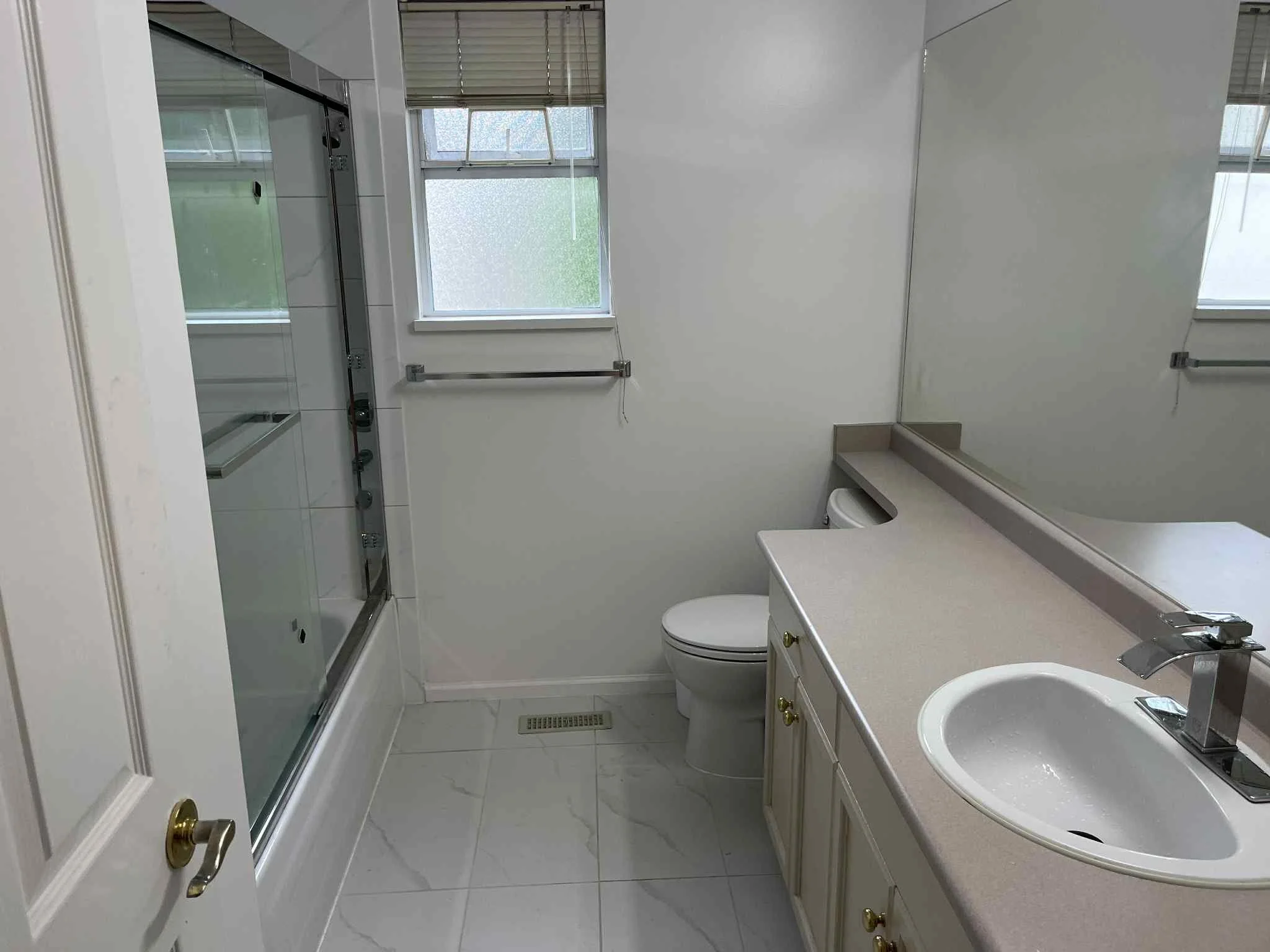 Main Bathroom.jpg