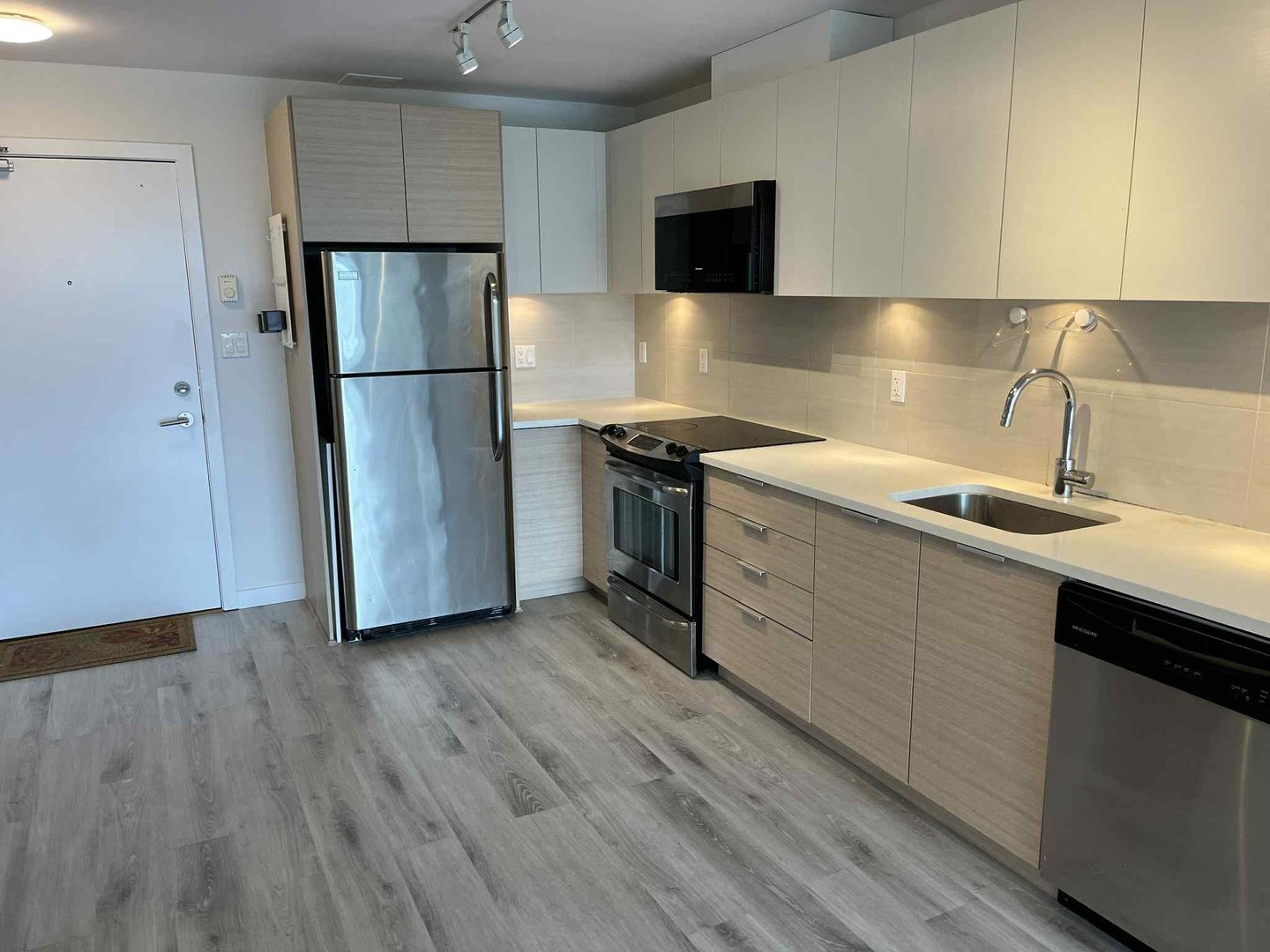 Kitchen 02.jpg
