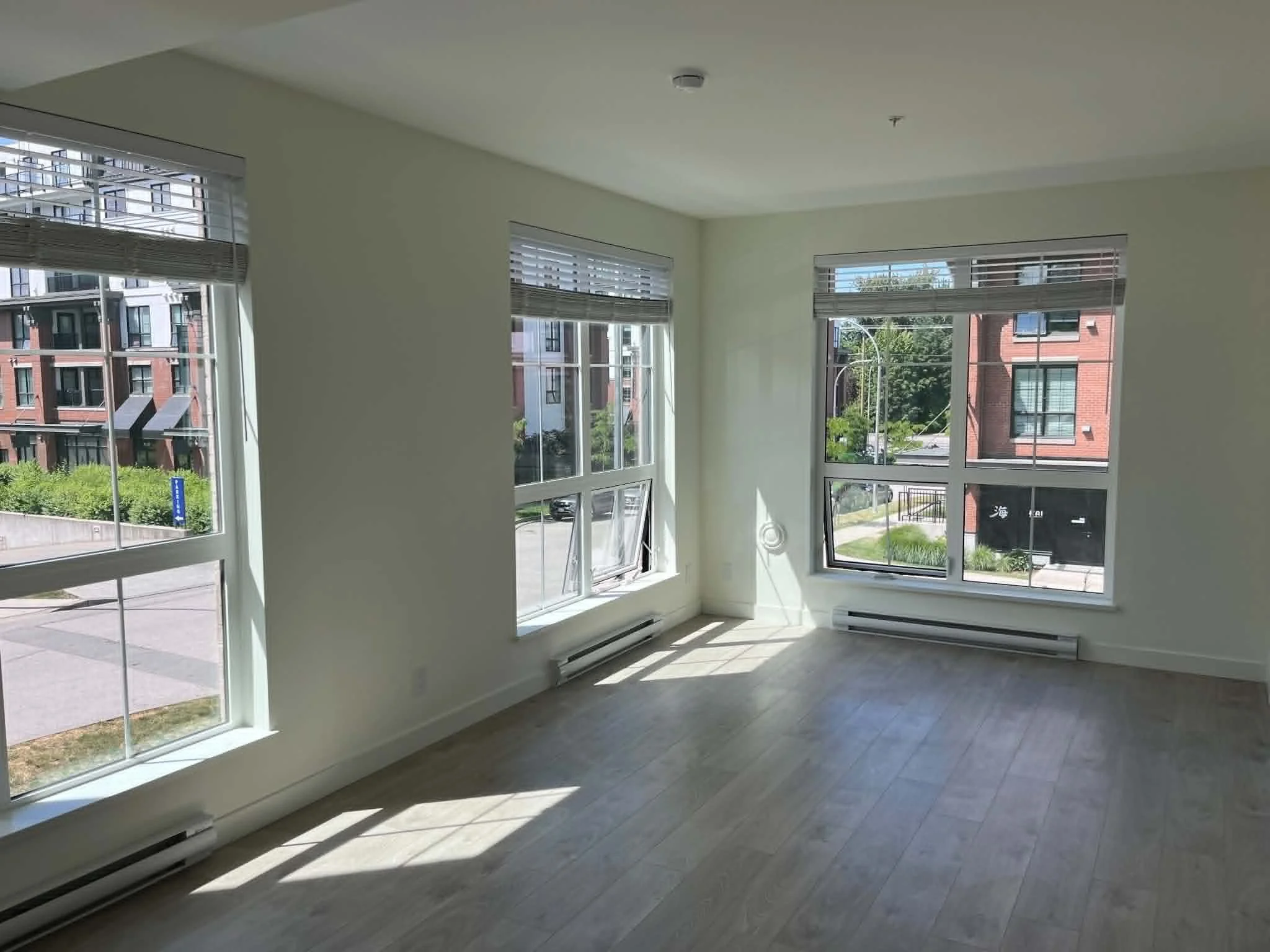 Living room 02.jpg