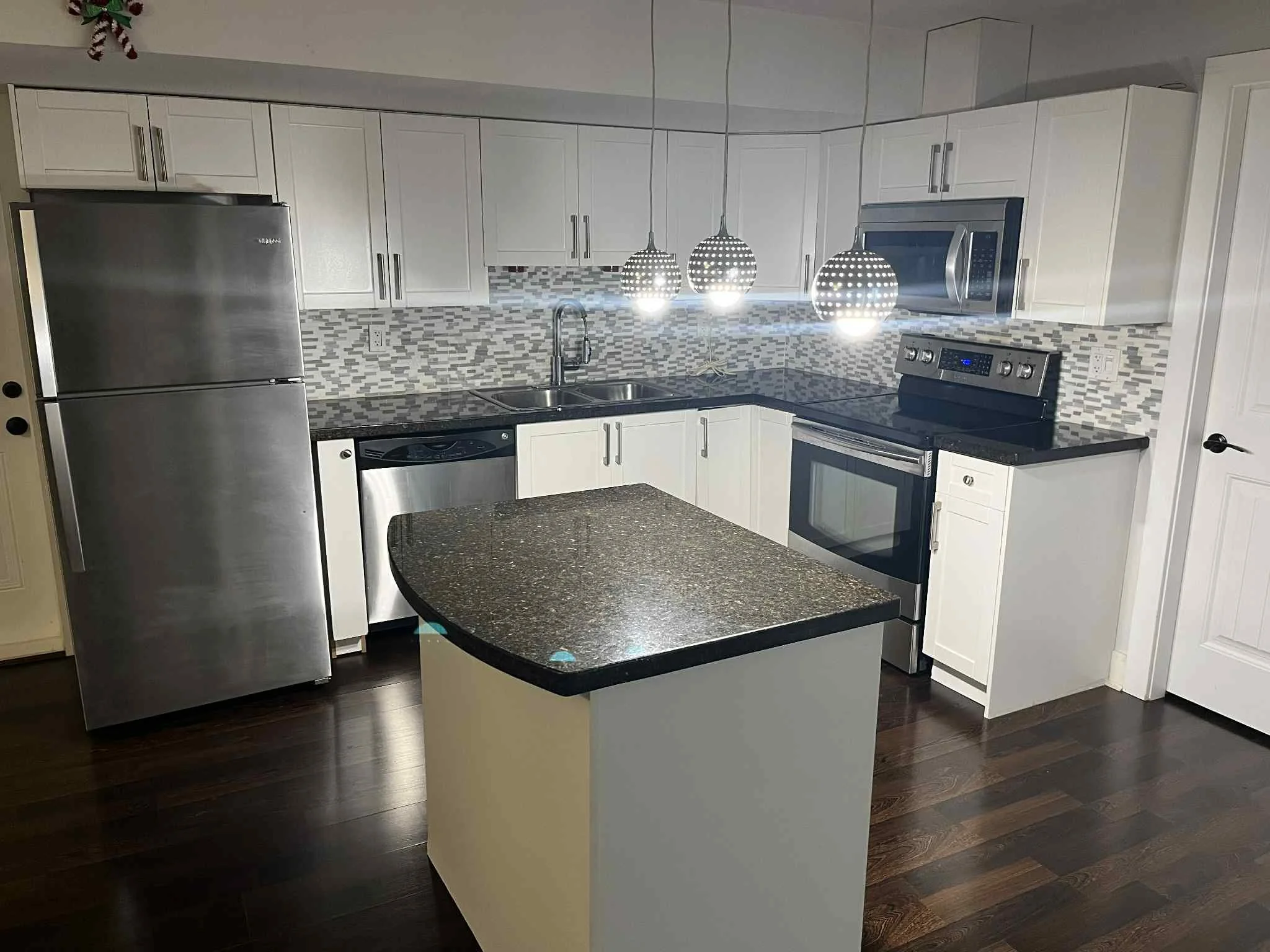 kitchen 05.jpg