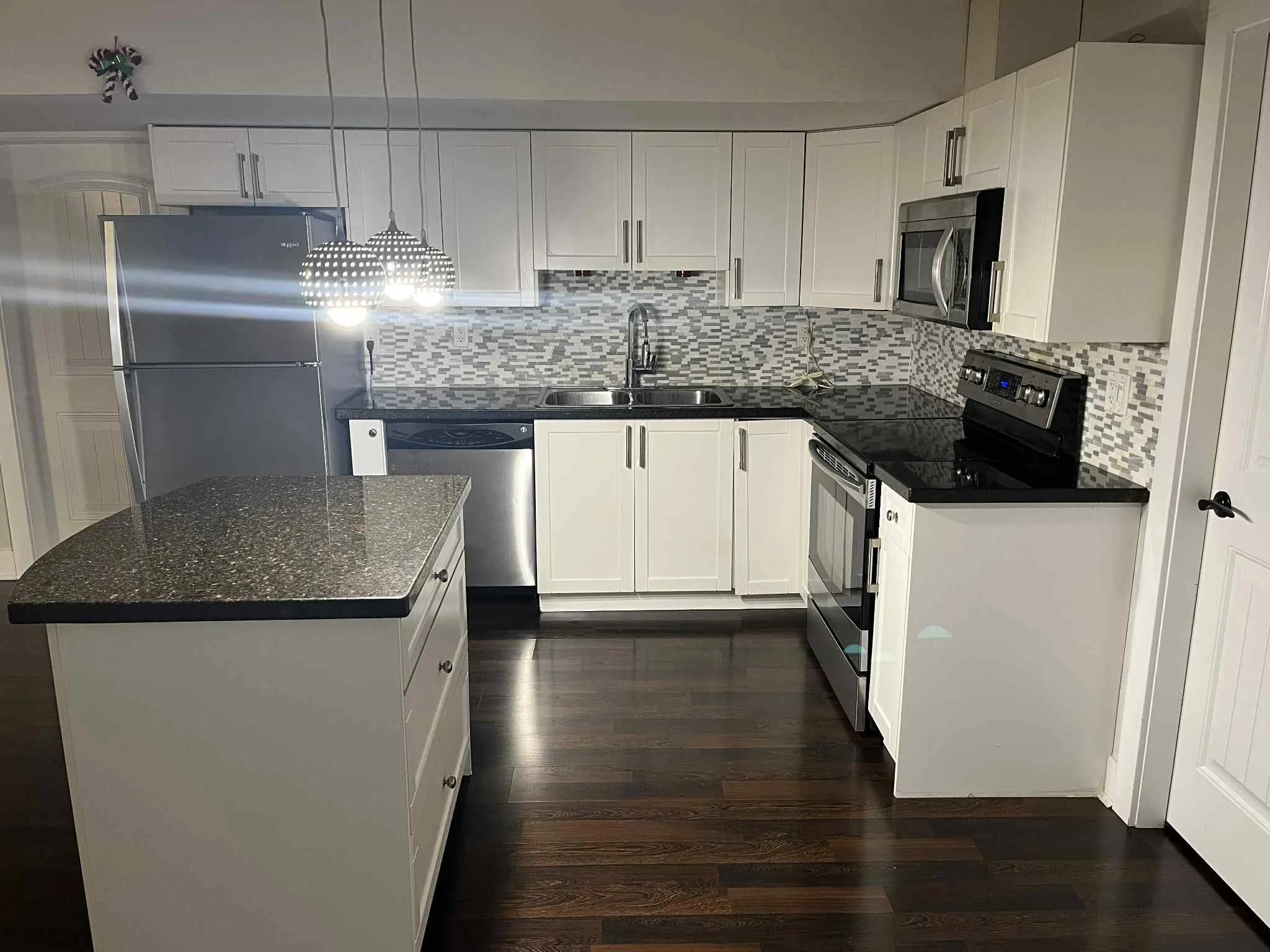 kitchen 03.jpg