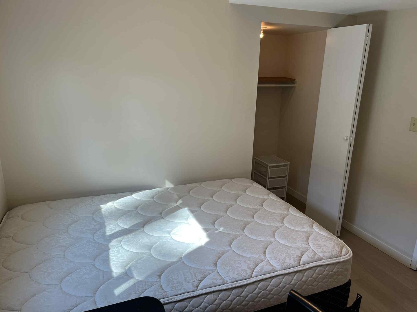 Bedroom 02.jpg