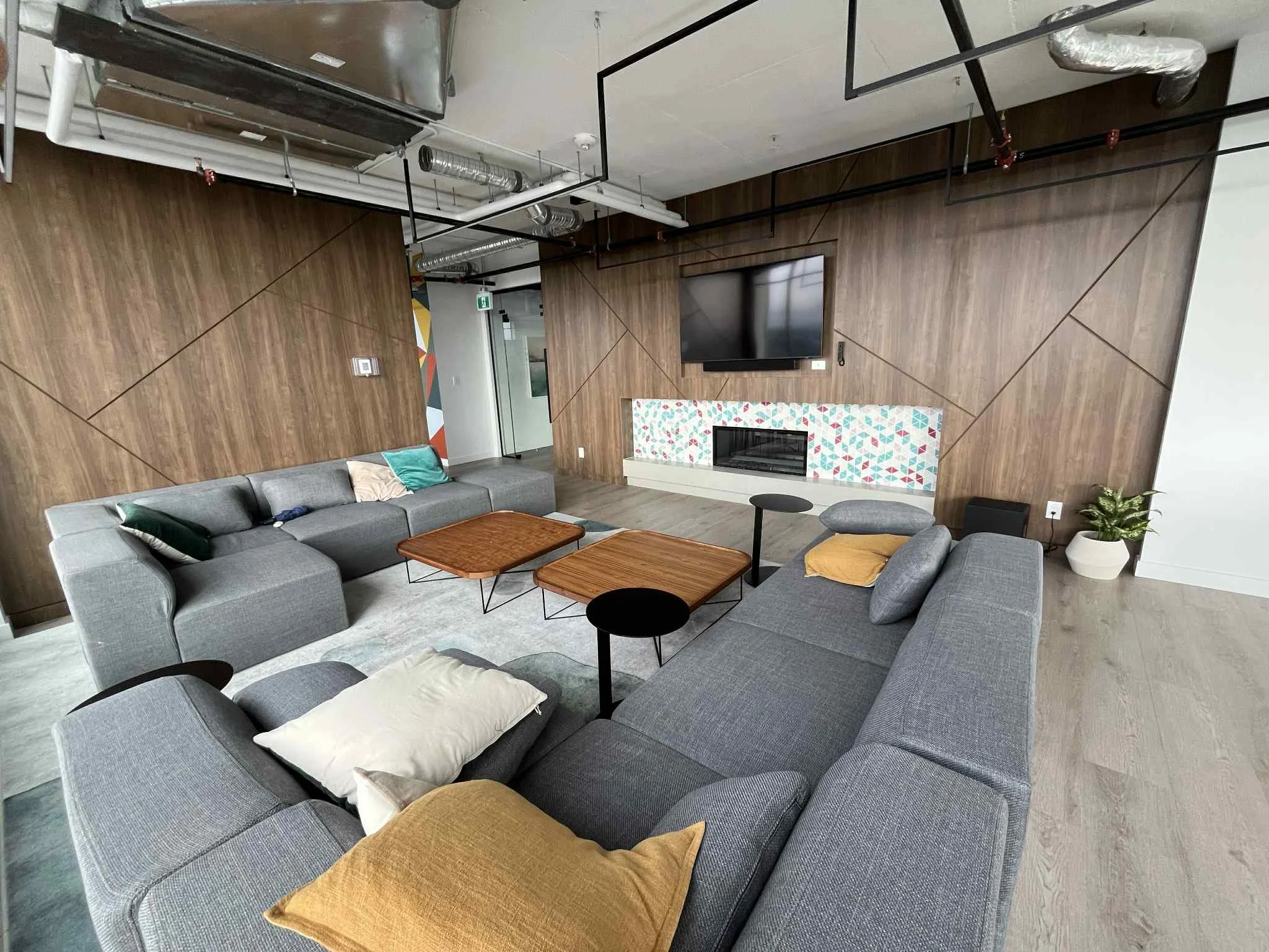 Rooftop Amenity Room 02.jpg