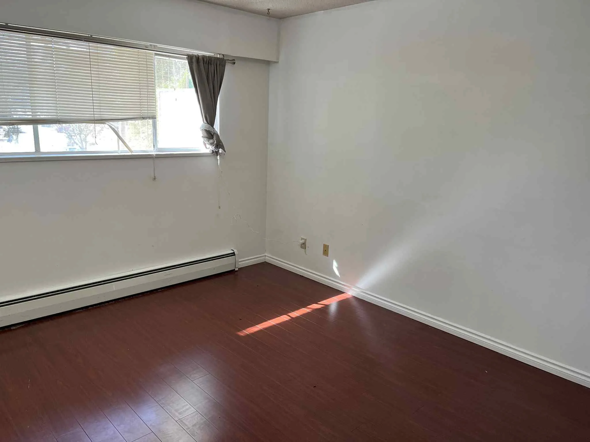 Bedroom 02-1.jpg