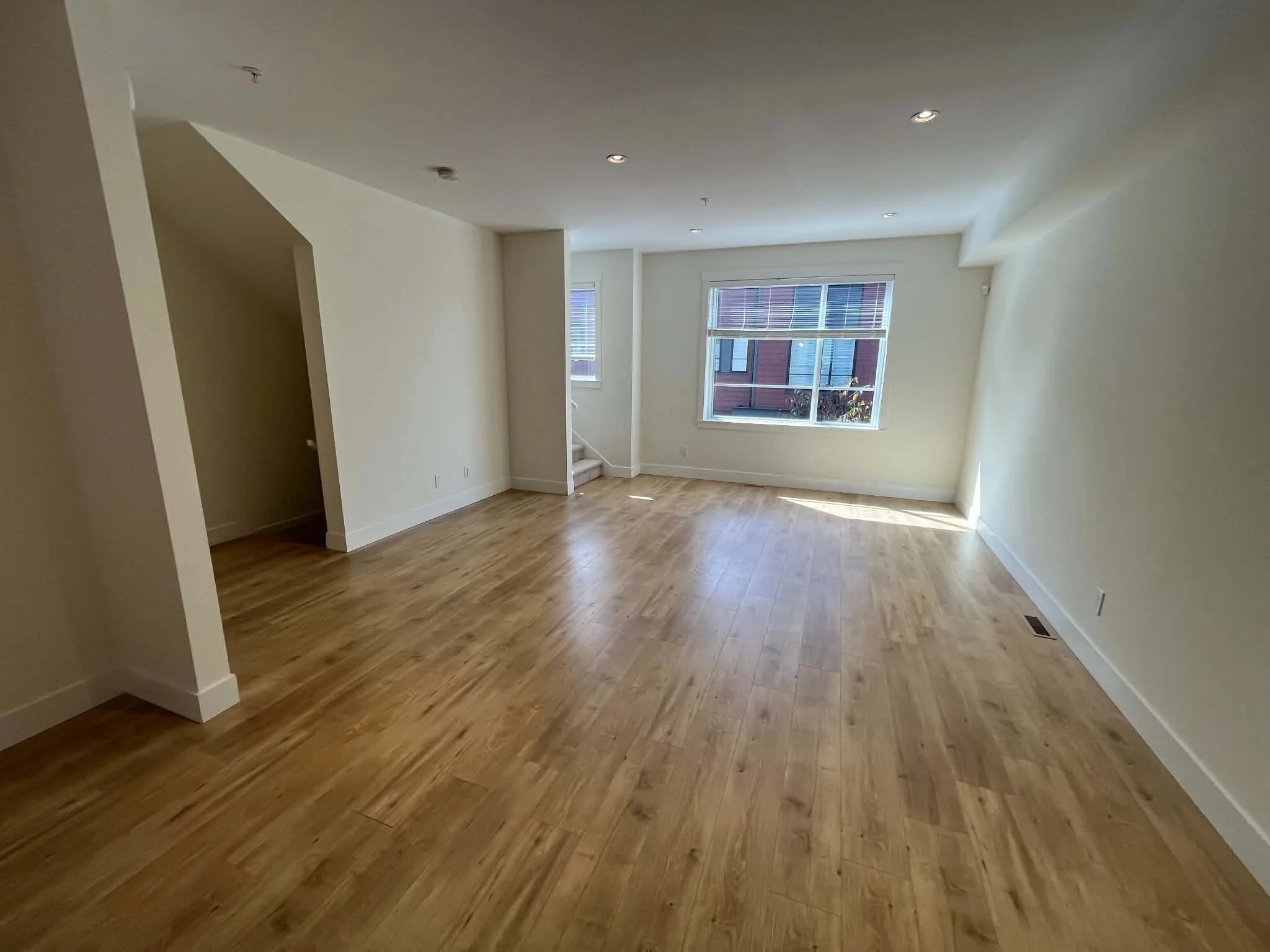 Dining and living area 02.jpg