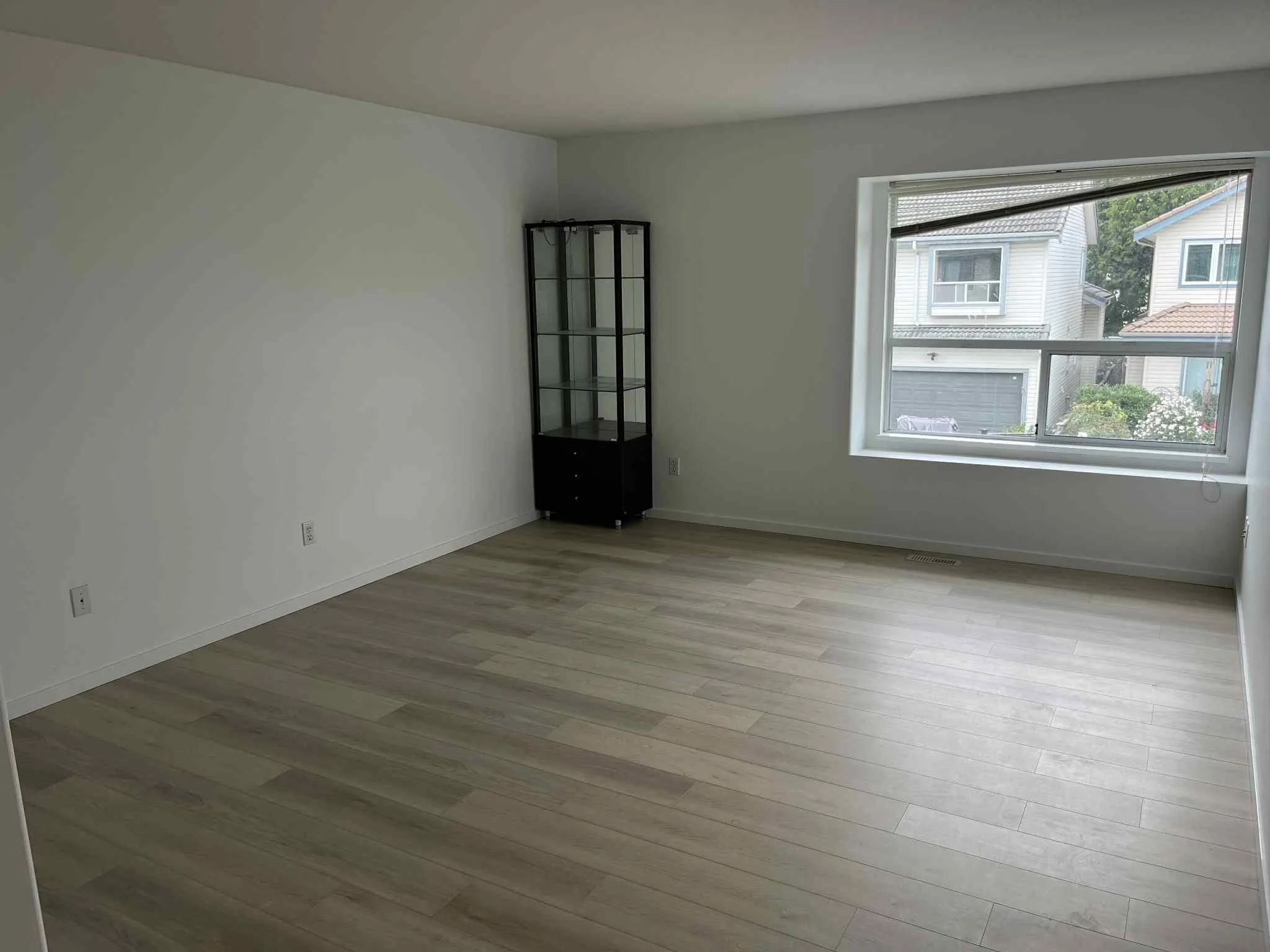 Master Bedroom 02.jpg