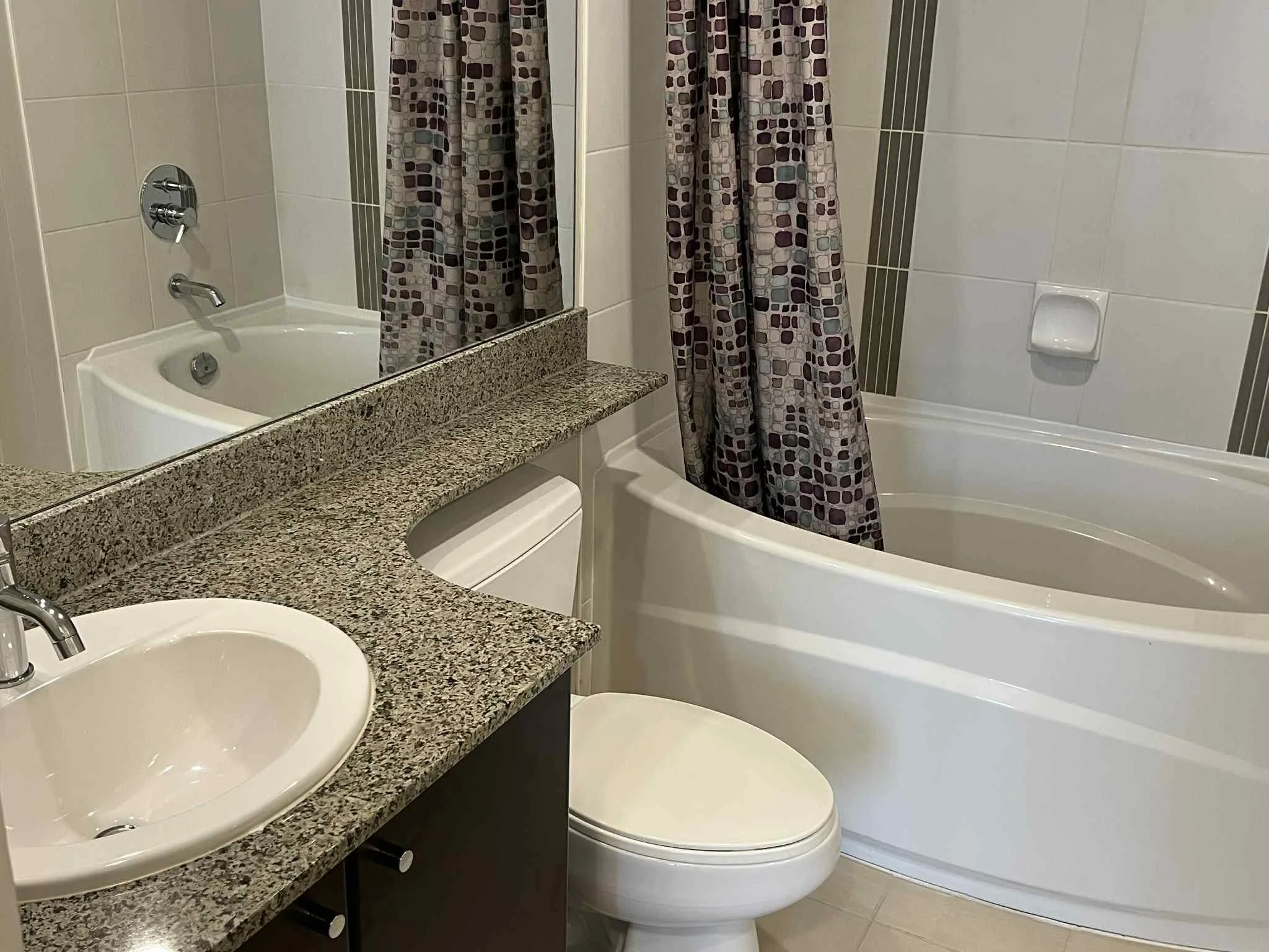 Master ensuite.jpg