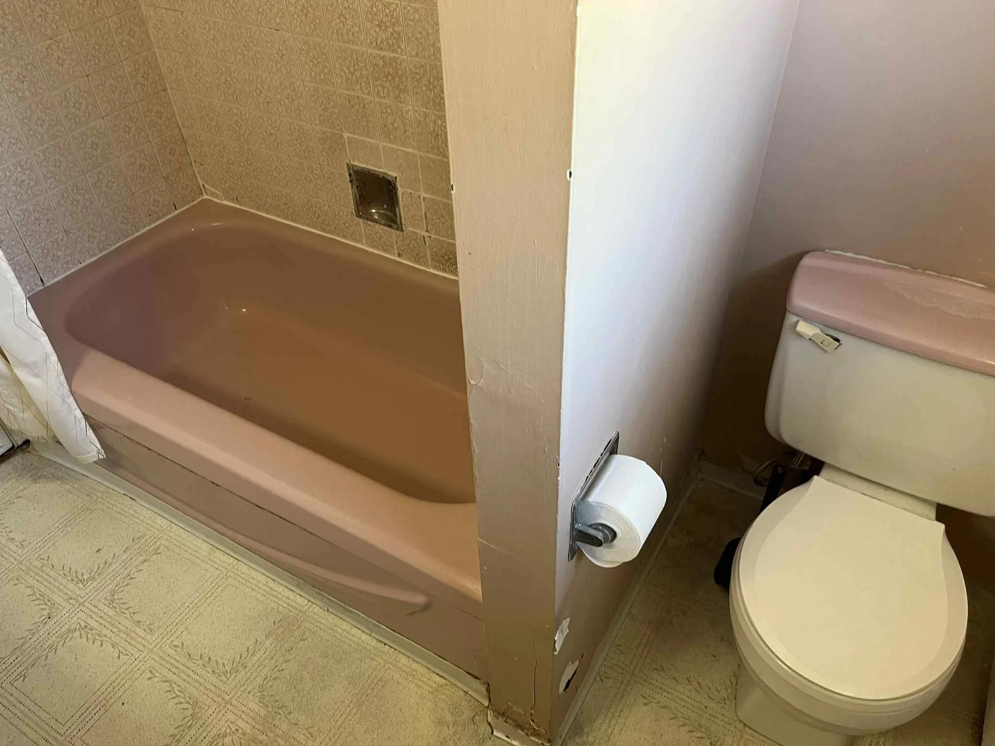 Bathroom 02.jpg