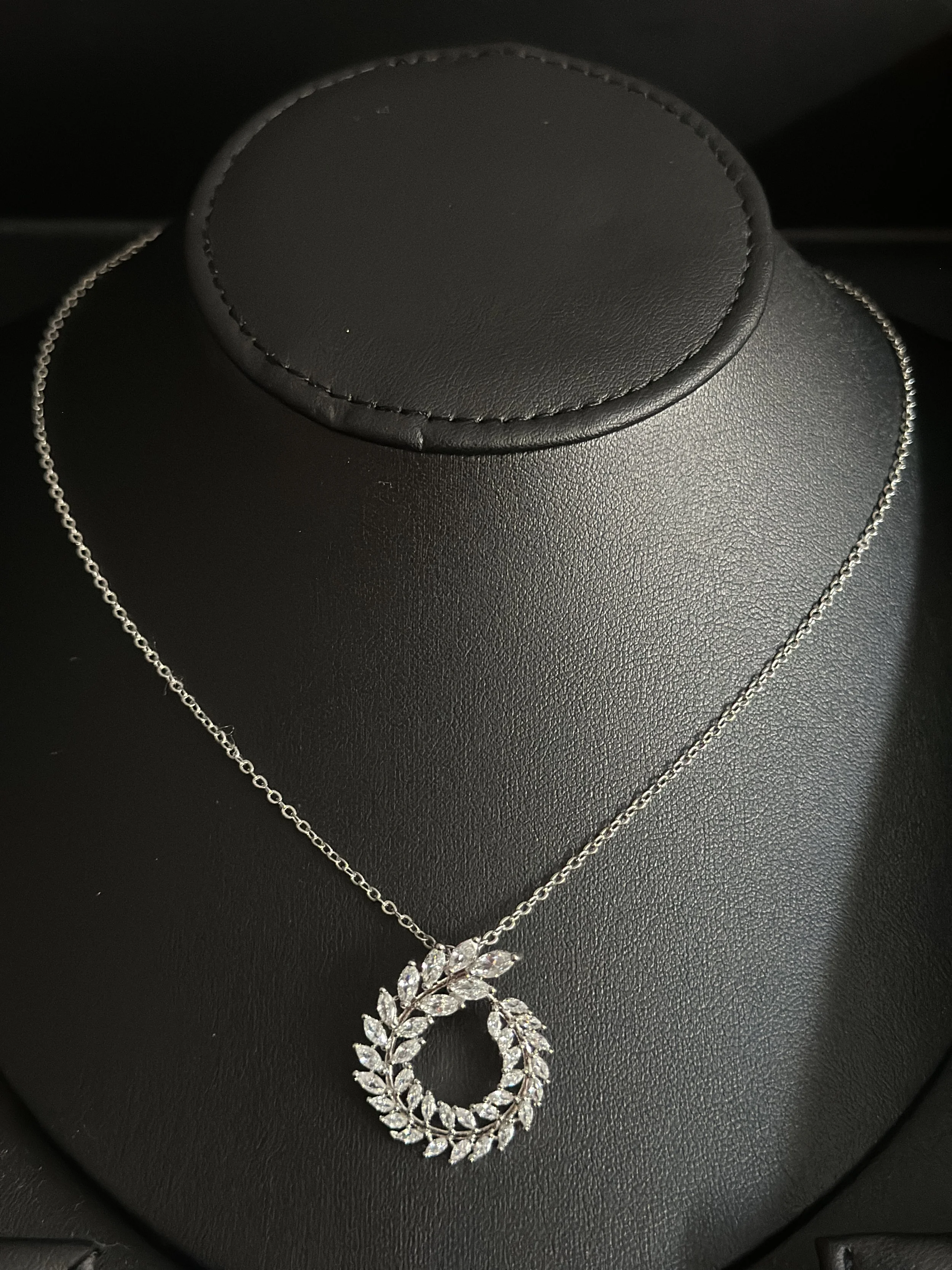 The loop Necklace
