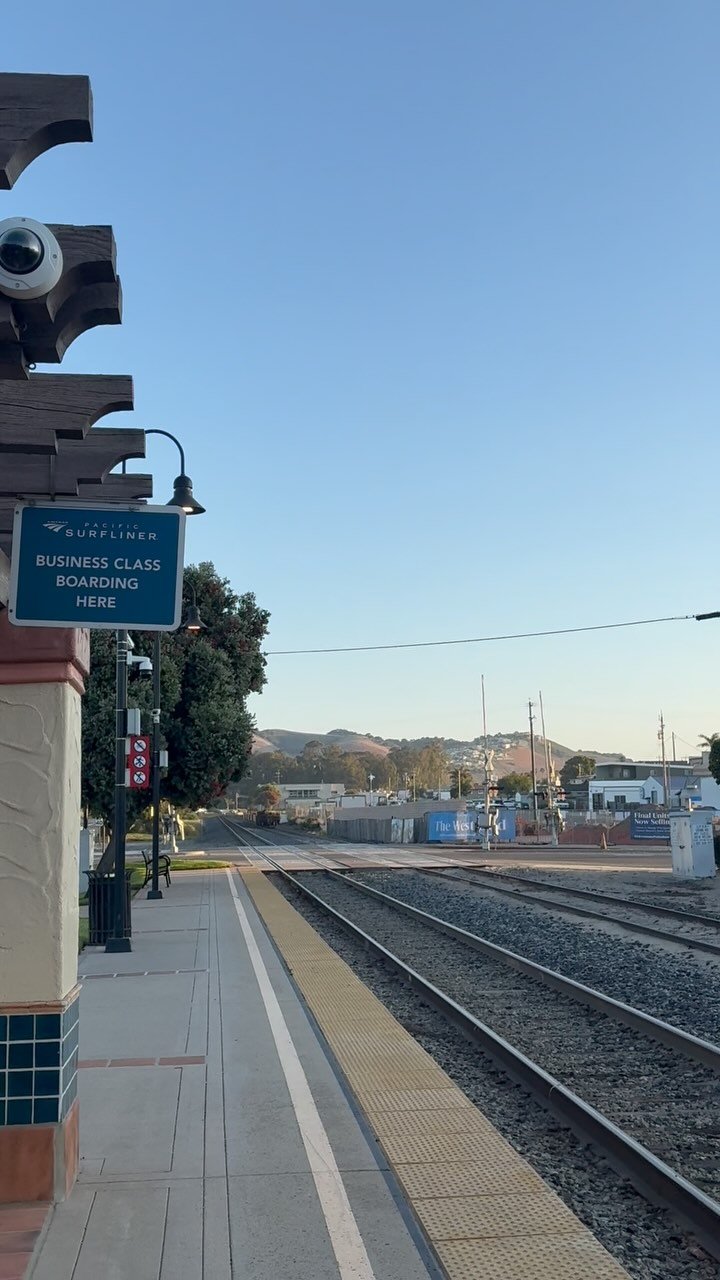 🚆 Took the train instead of driving. Sat in Business Class.
Not taking the train? Big mistake.
I answered 12 emails, read 3 pages of a book I’ll never finish, posted this, and saved 68kg of CO₂ — aka the equivalent of Donald Trump flush