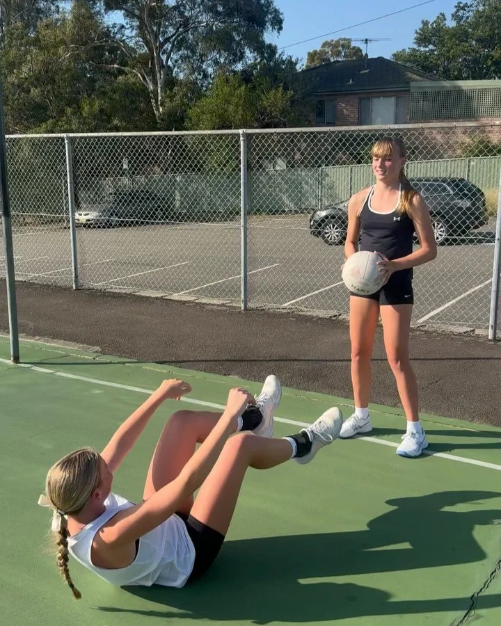 QUICK HANDS/AB WORKOUT 🙌🏼

Benefits of this drill: 

➡️ Extends the players reach through a variety of passes

➡️ Encourages the player to pull the ball in quickly 

➡️ With the players heels lifted off the ground it provides a great ab workout whi