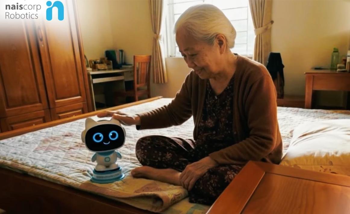 Vietnam AI Eldercare Robot Wins Qualcomm’s Top Innovation Prize