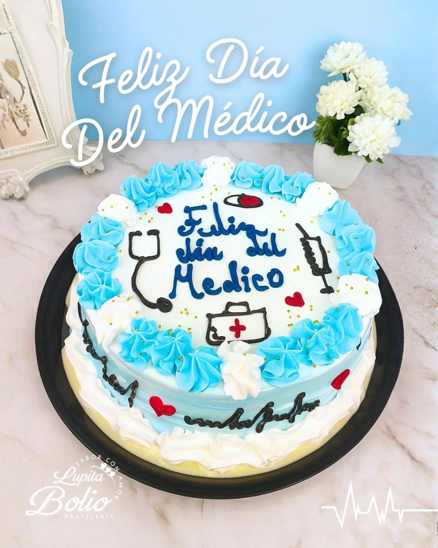 &iexcl;Feliz D&iacute;a del M&eacute;dico! 💙👨&zwj;⚕️👩&zwj;⚕️ 

Hoy celebramos a quienes con su dedicaci&oacute;n, vocaci&oacute;n y coraz&oacute;n cuidan de nosotros cada d&iacute;a. 🩺✨

Vis&iacute;tanos en nuestras sucursales y comparte un dulce