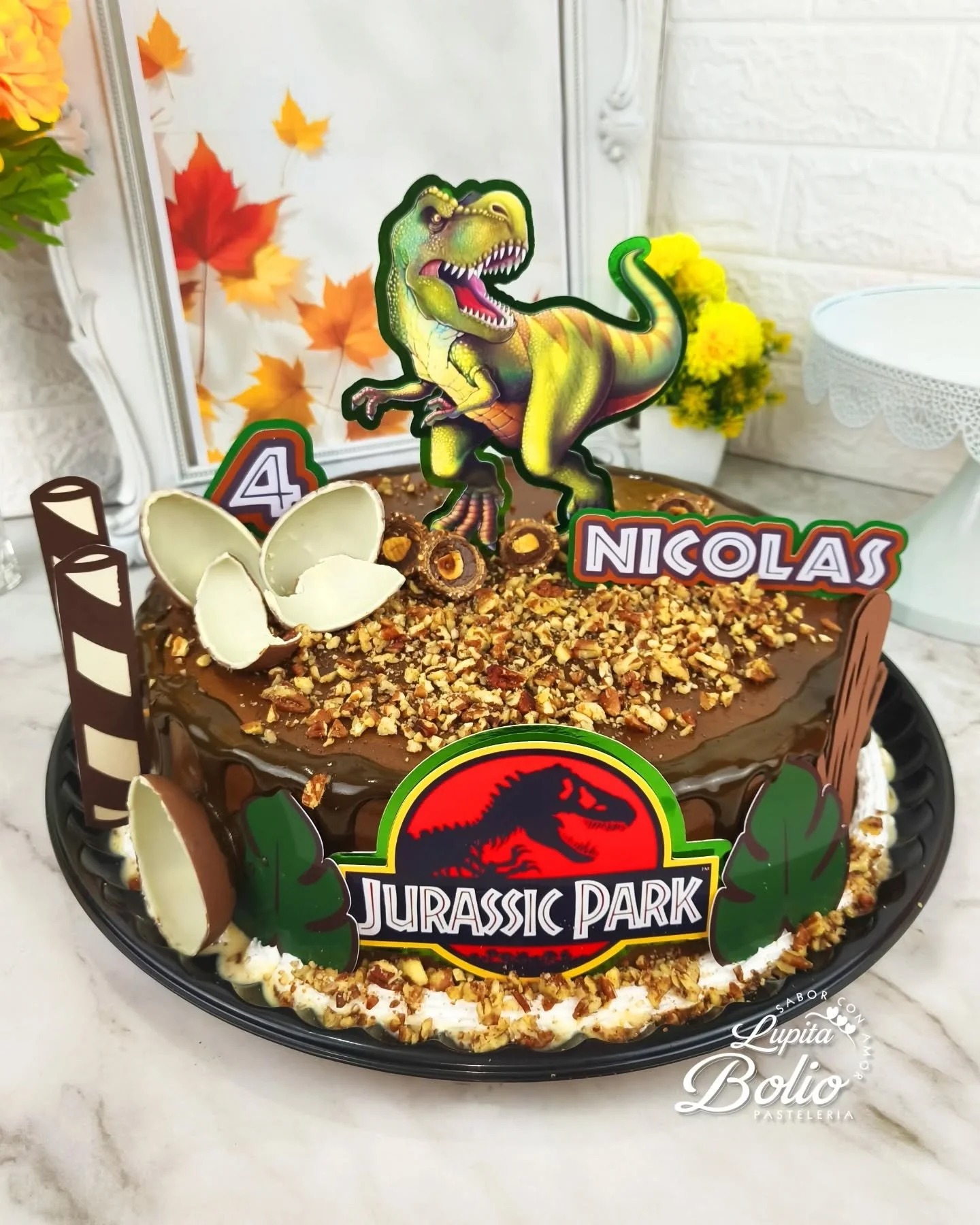 &iexcl;Diversi&oacute;n jur&aacute;sica en cada mordida! 🌋💚

Tenemos pasteles con tem&aacute;tica de dinosaurios, perfectos para los peque&ntilde;os fans de los dinos! 🦖🦕✨

💌 Cotiza el tuyo en Pasteler&iacute;a Lupita Bolio 

📱Cd. Industrial - 