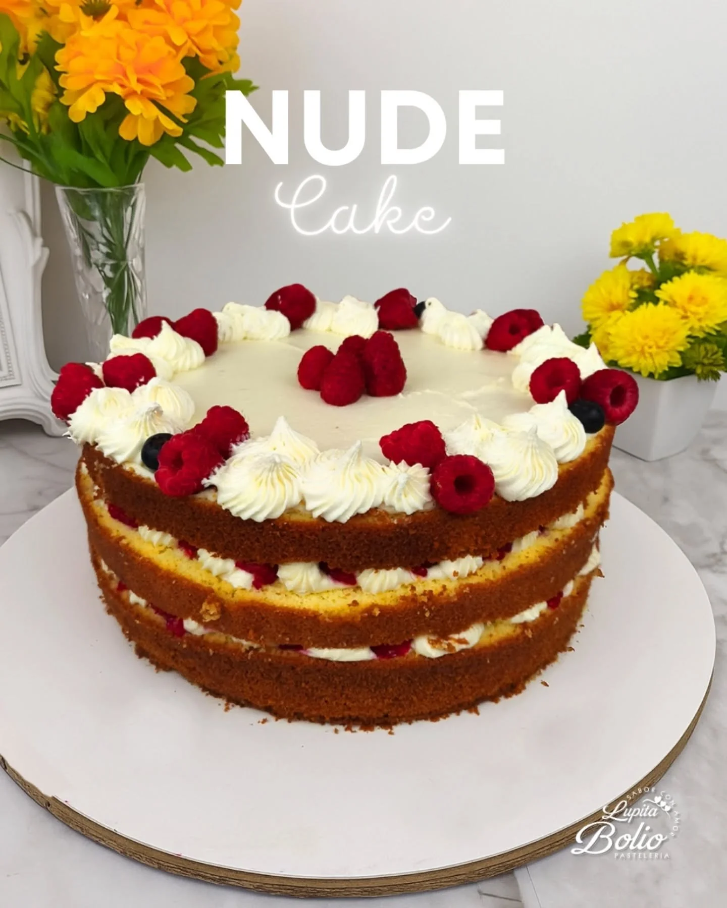 🎂✨ Al natural y lleno de sabor. 💕

Nuestro Nude Cake esponjoso con queso y frutos rojos es una verdadera delicia 😍🍓

Una opci&oacute;n diferente que te encantar&aacute;. 💌 

&iexcl;Disponible bajo pedido en Pasteler&iacute;a Lupita Bolio! 🍰✨

?