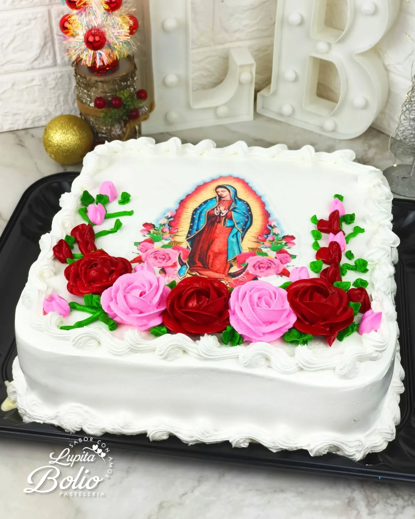 Un pastel lleno de fe, color y tradici&oacute;n ✨🌹
Celebra a la Virgen de Guadalupe con un dise&ntilde;o especial, perfecto para compartir. Disponible por pedido. 🙏🎂

📱Cd. Industrial - 9932144768
📱 Petrolera - 9933870273
📱 Deportiva - 993387081
