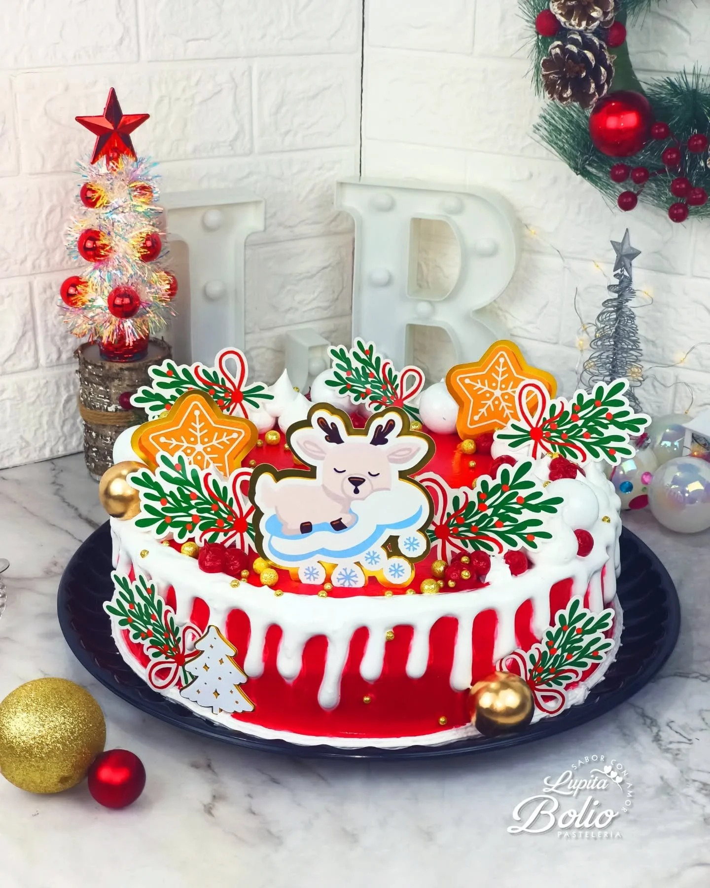 La magia de la Navidad contin&uacute;a ✨🎄 y tambi&eacute;n nuestros pedidos 🎂💫

Gracias por elegirnos para formar parte de sus celebraciones. Recuerda que seguimos recibiendo pedidos navide&ntilde;os, con mucho gusto te cotizamos. 

Env&iacute;ano