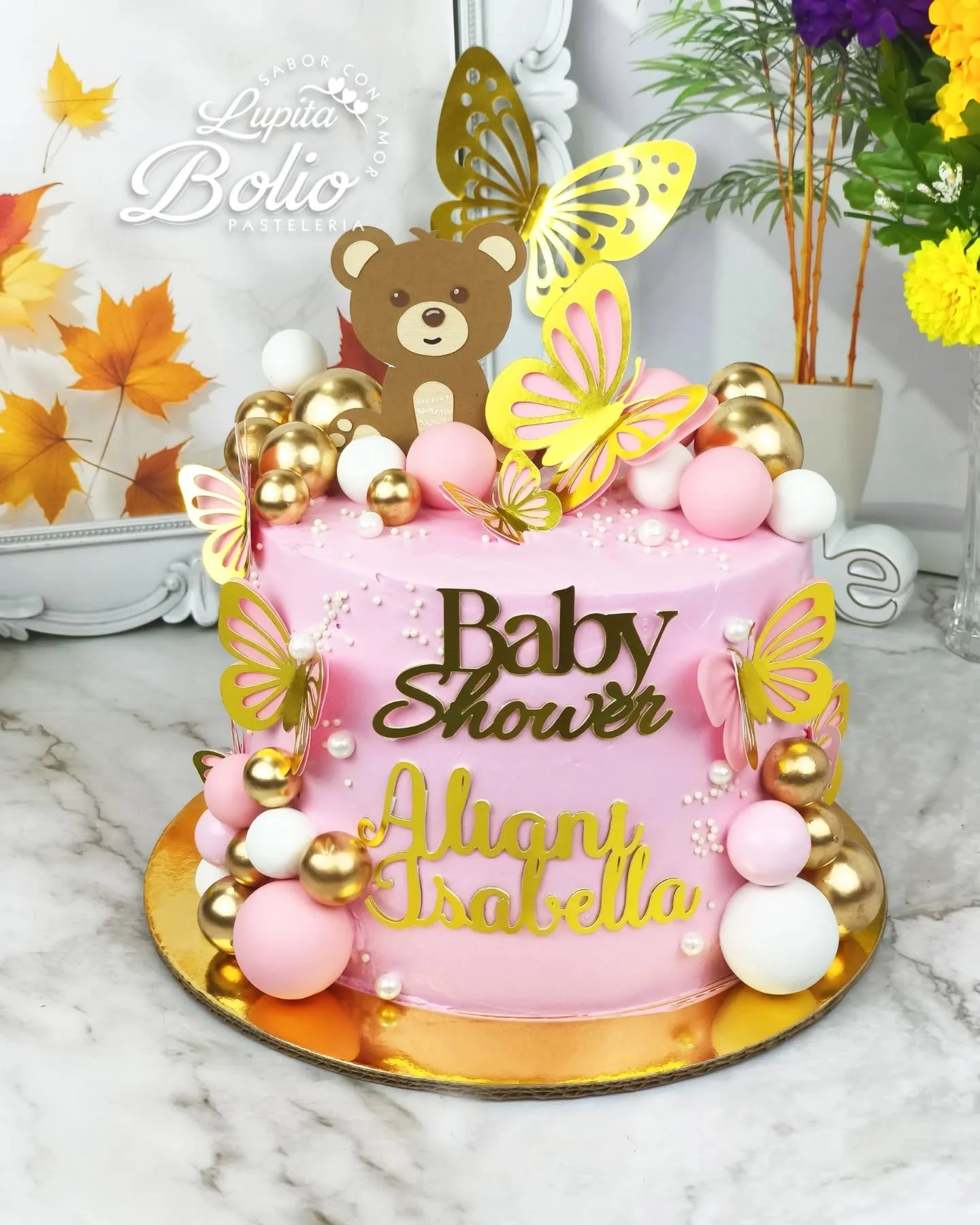 Comenzamos este nuevo a&ntilde;o con incre&iacute;bles pedidos, como estos pasteles de doble altura, hechos especialmente para cada ocasi&oacute;n 🍰💕
Recuerda que puedes cotizar tus pasteles personalizados con nosotros 🩷✨

✅ Env&iacute;anos mensaj