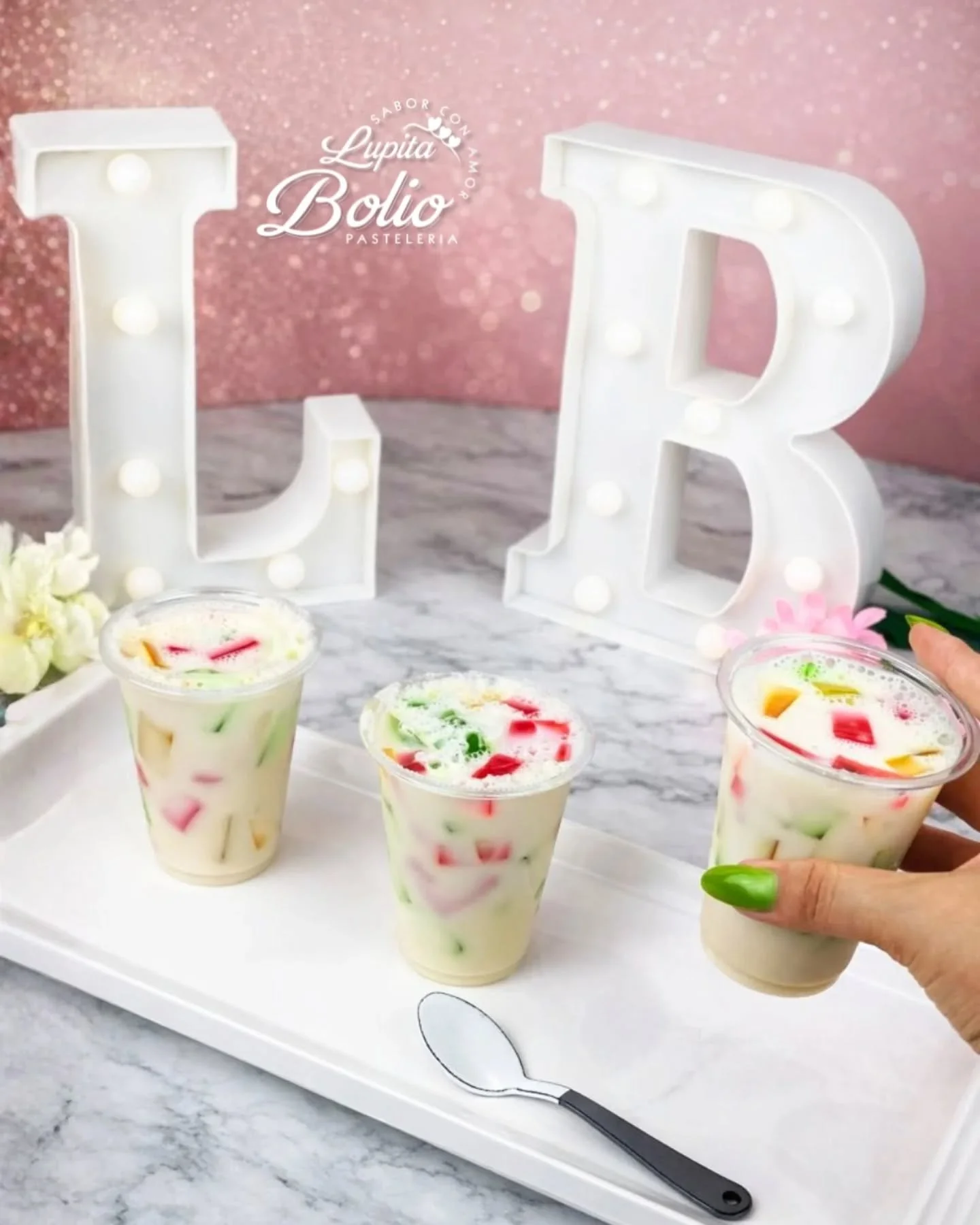 Domingo de antojo ligero pero delicioso ✨
Nuestra gelatina de mosaico es perfecta para hoy, ligera y llena de sabor en cada bocado.
Ideal para consentirte y cerrar el fin de semana con algo dulce 🩷

📍 Industrial 
📍 Petrolera
📍 Deportiva

#Gelatin