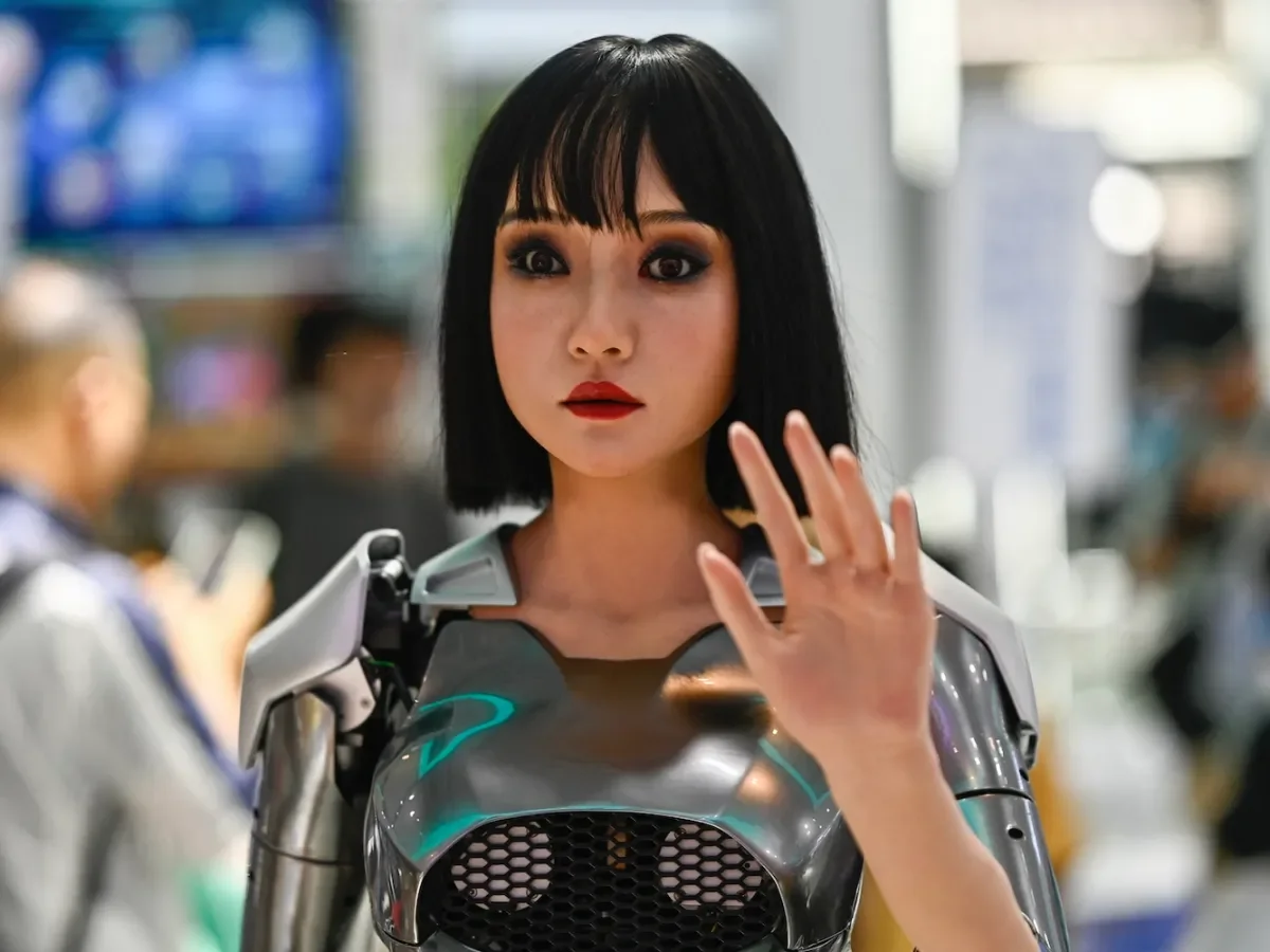 China’s Humanoid Robot Sales to Surpass 10,000 Units in 2025: The Dawn of Mass Commercialization