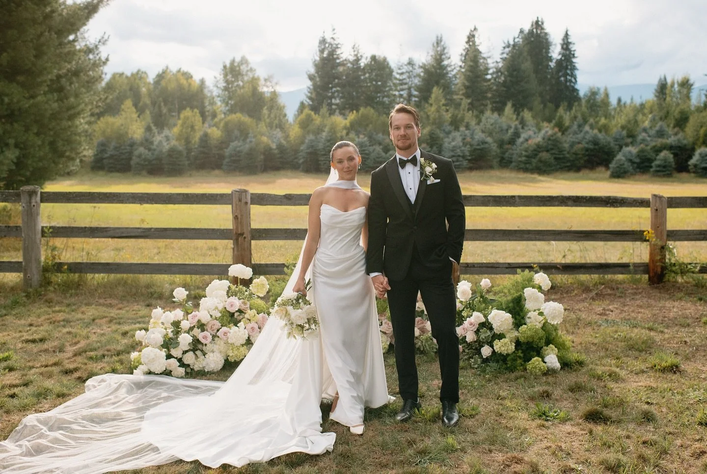 The Middendorfs 💌

Vendors &mdash;
Venue: Private Residence
Planning &amp; Design: @maisonglasco
Photography: @peytonrbyford
Floral: @adelaidecofloral
Rentals: @eventrentswa
Linens: @deborah_bbjlt @bbjlatavola&nbsp;
Stationery &amp; Signage: @olivie