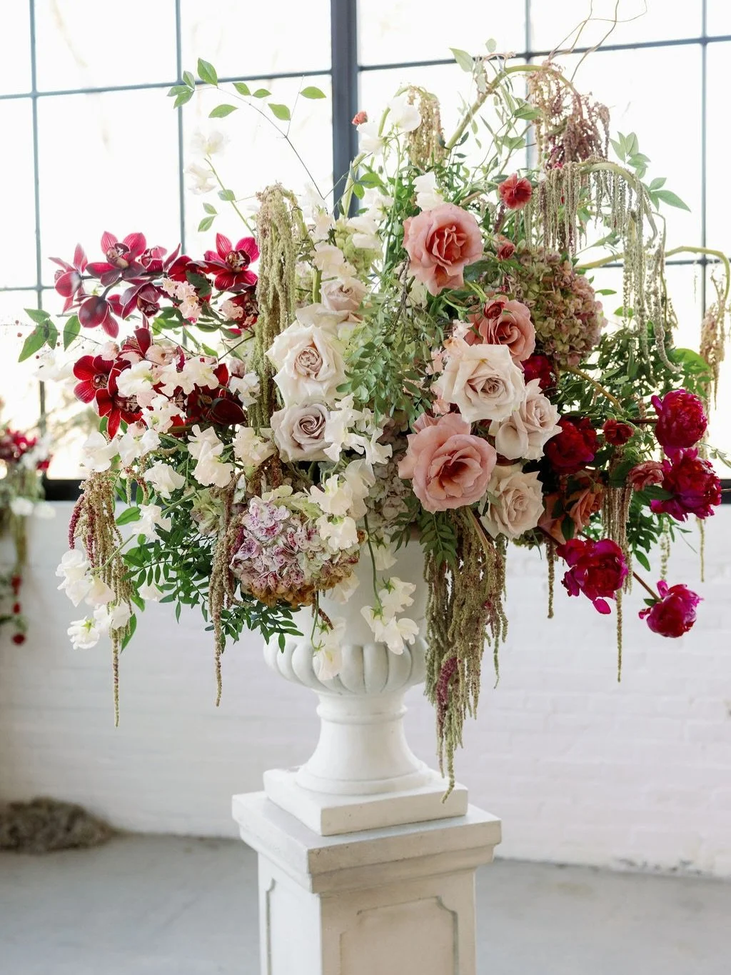 Chilly Arizona mornings have me daydreaming about this even chillier Minnesota winter editorial. Still obsessing over this color palette&hellip; nothing beats it&hearts;️ 
⁠
⁠
Vendor Team &mdash;⁠
Venue: @thewhimevents⁠
Planning &amp; Design: @maison