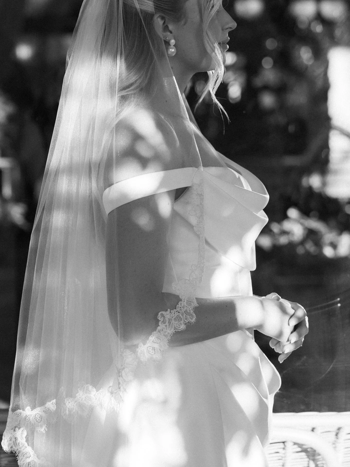 French lace that looks like it was made for this light 

✨

Vendors&mdash;
Venue: @thescottresort&nbsp;
Planning &amp; Design: @maisonglasco&nbsp;
Coordination: @alden.events
Photography: @sanzstudiophotos&nbsp;
Videography: @abbyhiggsphotography&nbs