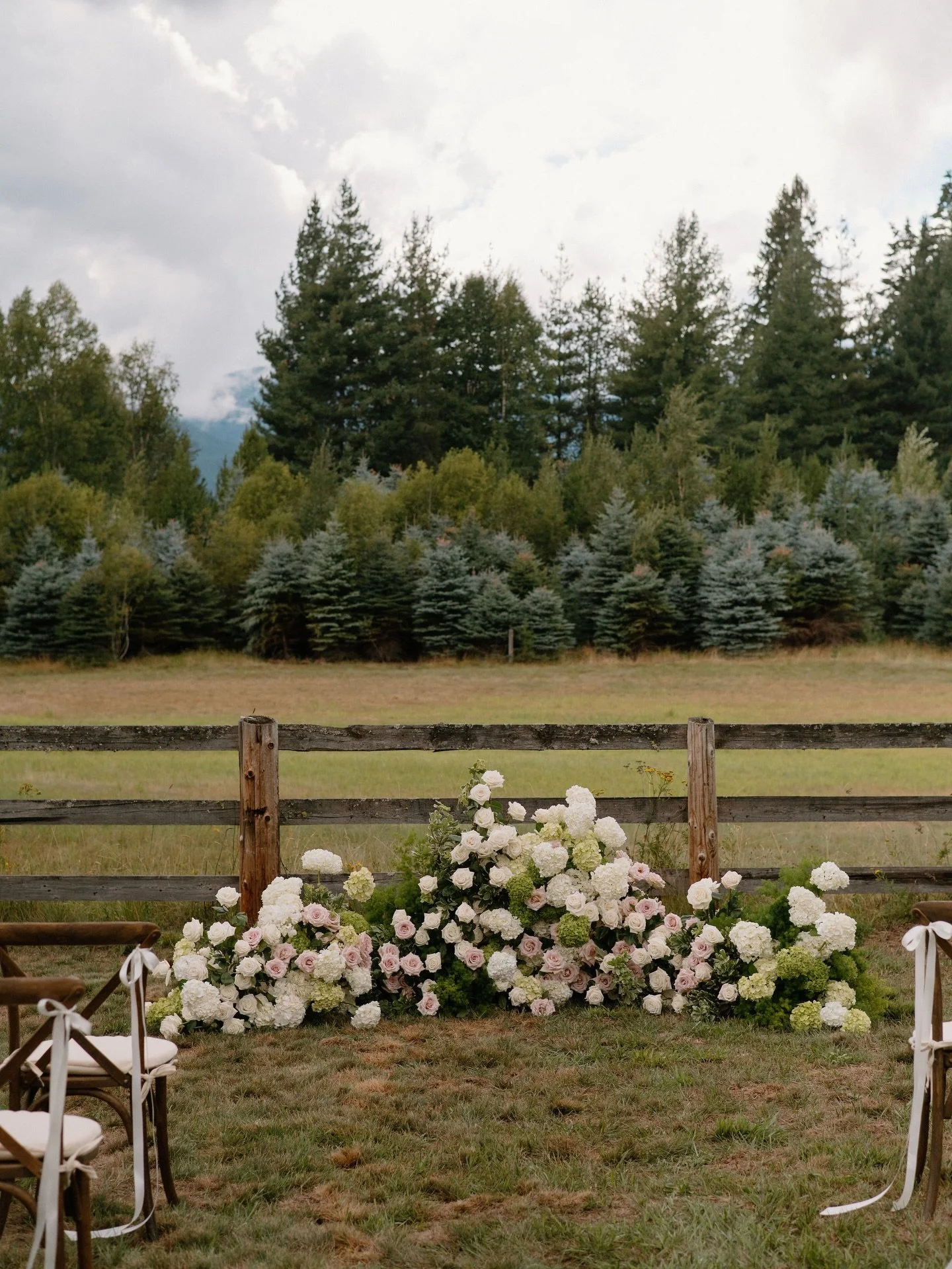 Ceremony Views ☁️

Vendors &mdash;
Venue: Private Residence
Planning &amp; Design: @maisonglasco
Photography: @peytonrbyford
Floral: @adelaidecofloral
Rentals: @eventrentswa
Linens: @deborah_bbjlt @bbjlatavola&nbsp;
Stationery &amp; Signage: @olivied