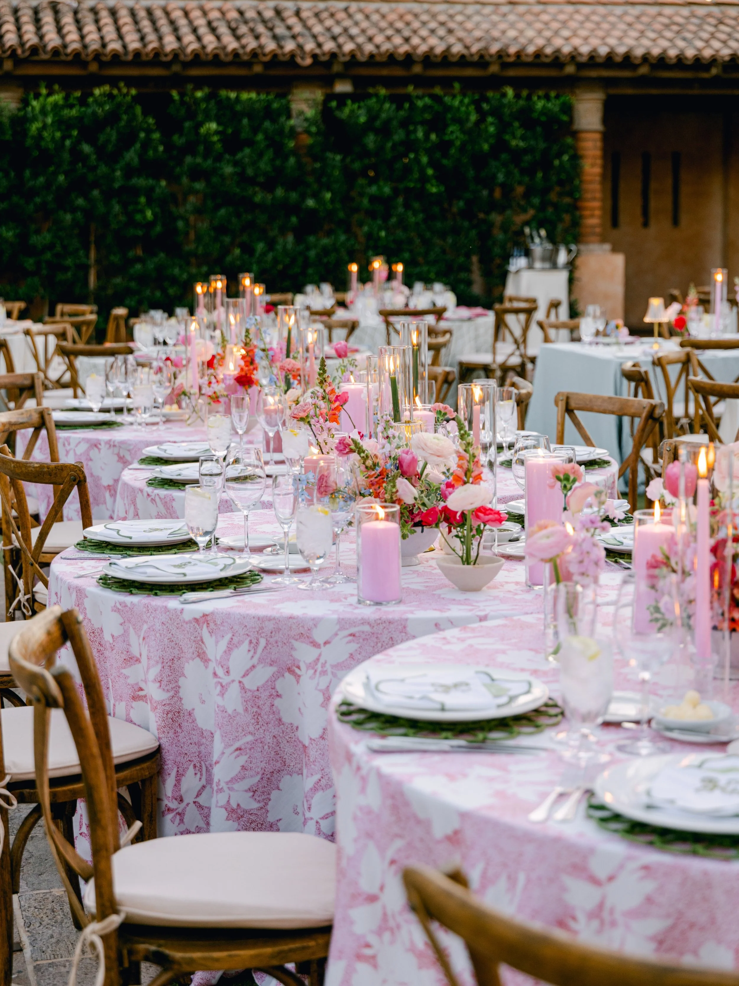 Dinner details that captured my heart in every way✨ 

Vendors&mdash;
Planning &amp; Design: @maisonglasco
Photo: @omorfiaimagery
Video: @jaysmiley.co
Venue: @royalpalmsweddings
Floral: @stoddardfloralandco
Band: @luckydevilsband
Linens &amp; Head Tab