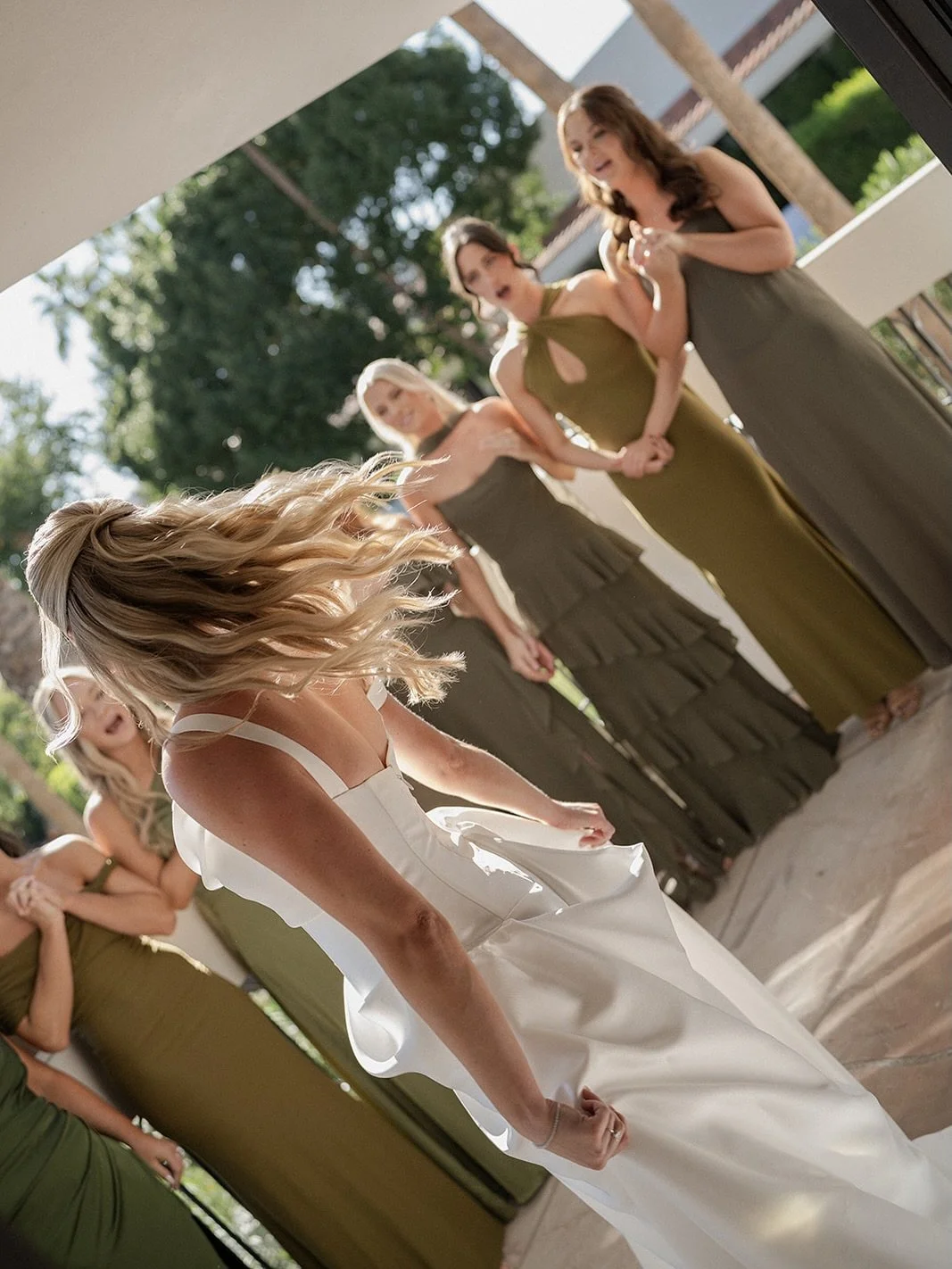 Perfect little moments captured by the one and only @sanzstudiophotos 💫

Vendors &mdash;
Venue: @thescottresort&nbsp;
Planning &amp; Design: @maisonglasco&nbsp;
Photography: @sanzstudiophotos&nbsp;
Videography: @abbyhiggsphotography&nbsp;
Floral: @m