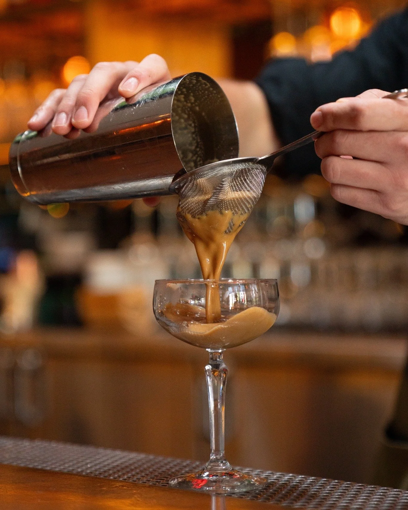 Thursday feels like Friday with the Café Apartment in hand. πΈβ Hennessy + Vietnamese coffee = smooth, bold, and the perfect way to kickstart your weekend.
πΈ@yoselinmorenophotography