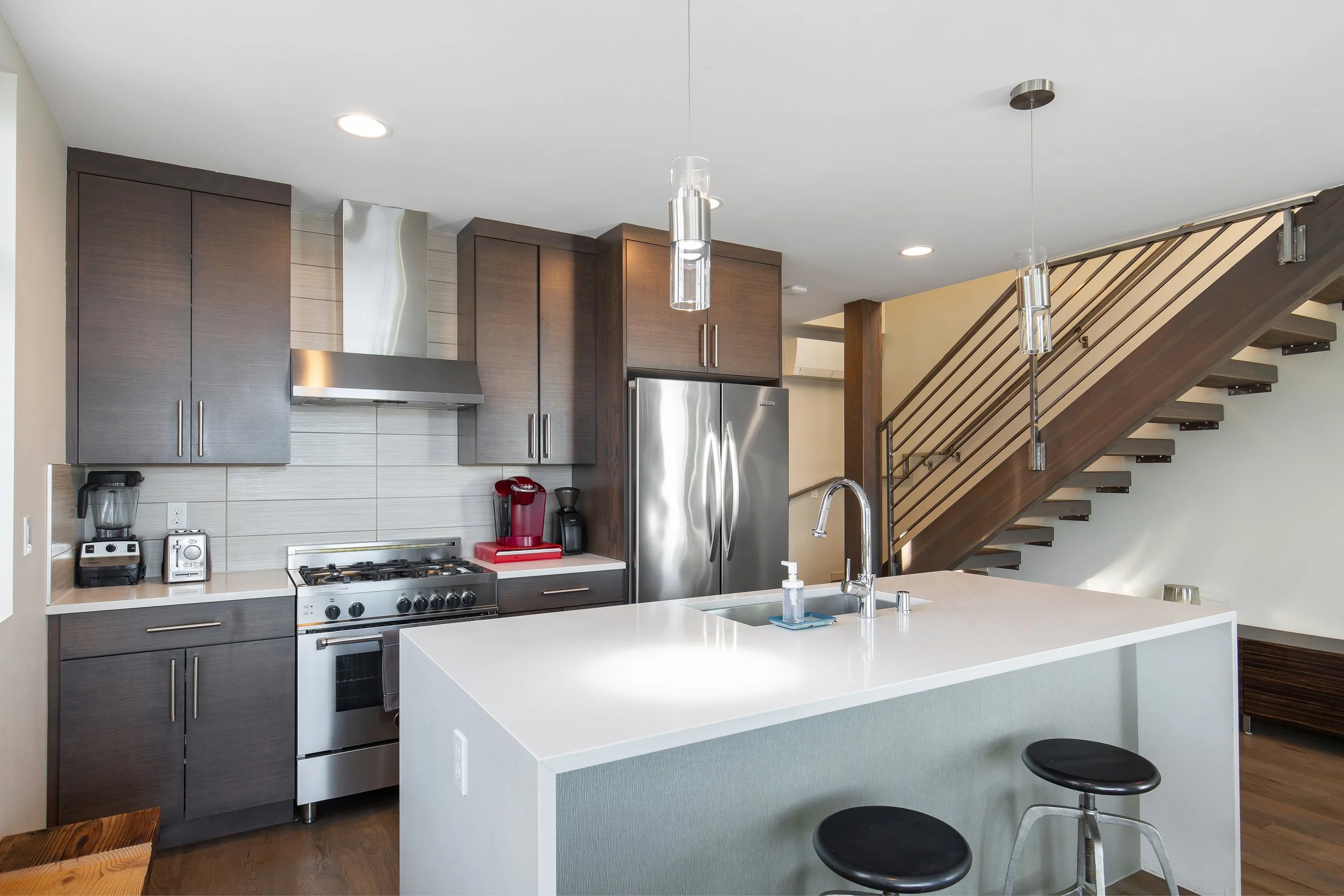2433 8th Ave N, Seattle WA_0012.jpg