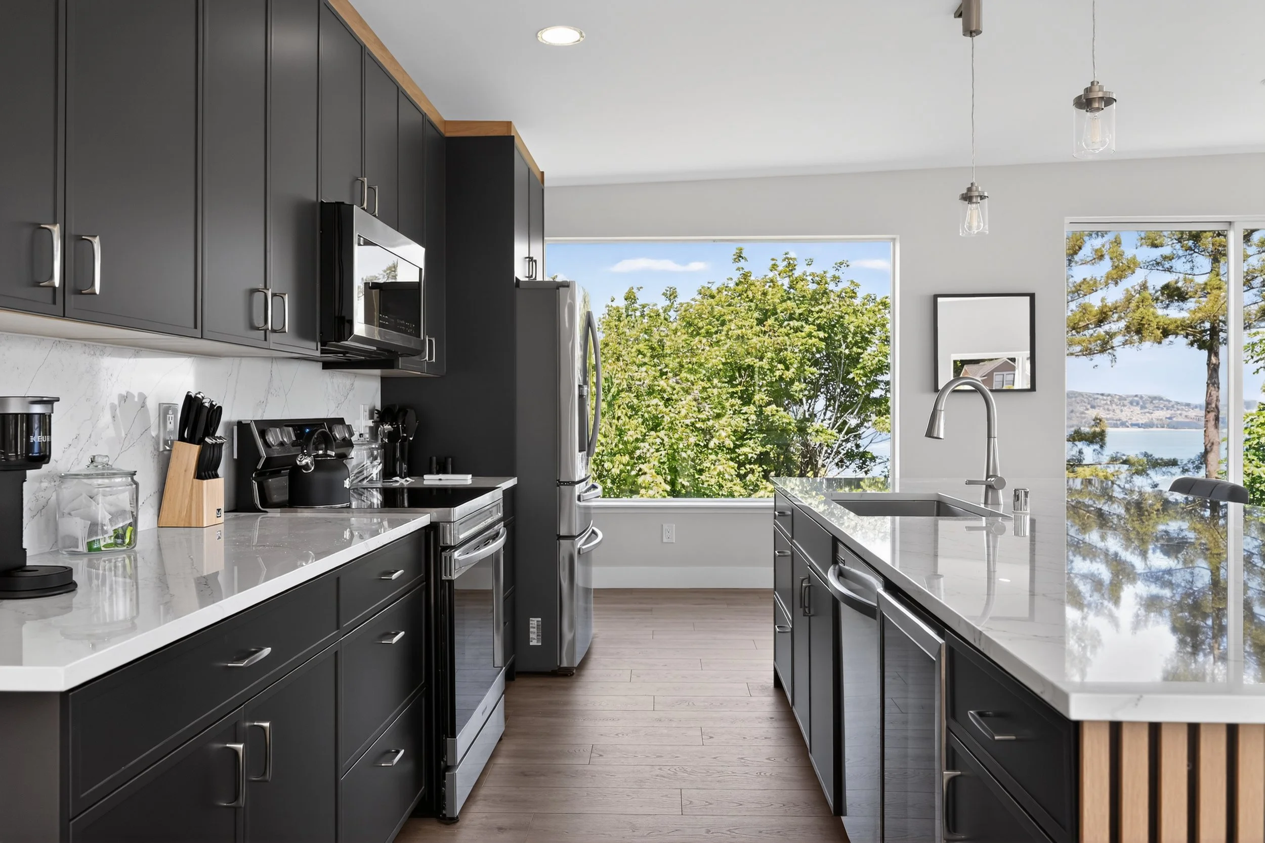 25_1701_41st_Ave_SW-Kitchen-0264.jpg