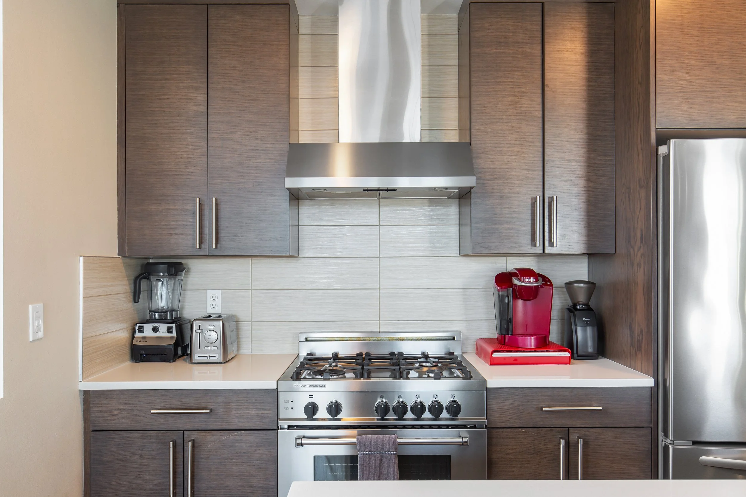 2433 8th Ave N, Seattle WA_0013.jpg