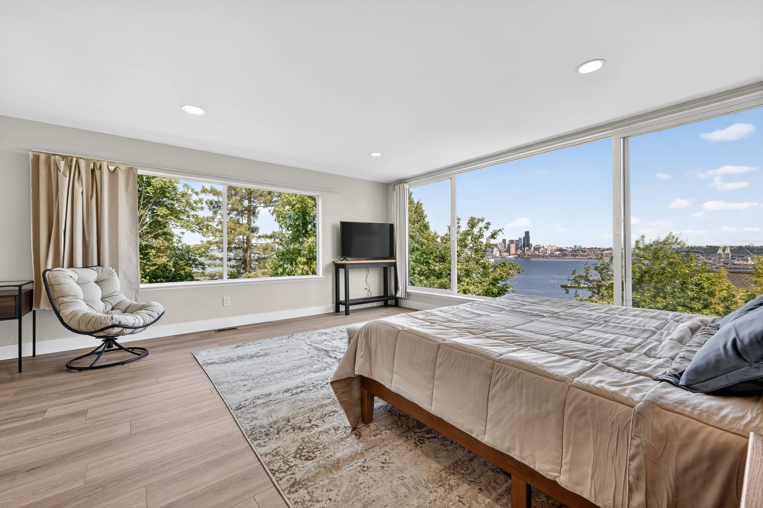 38_1701_41st_Ave_SW-Bedroom-0289.jpg