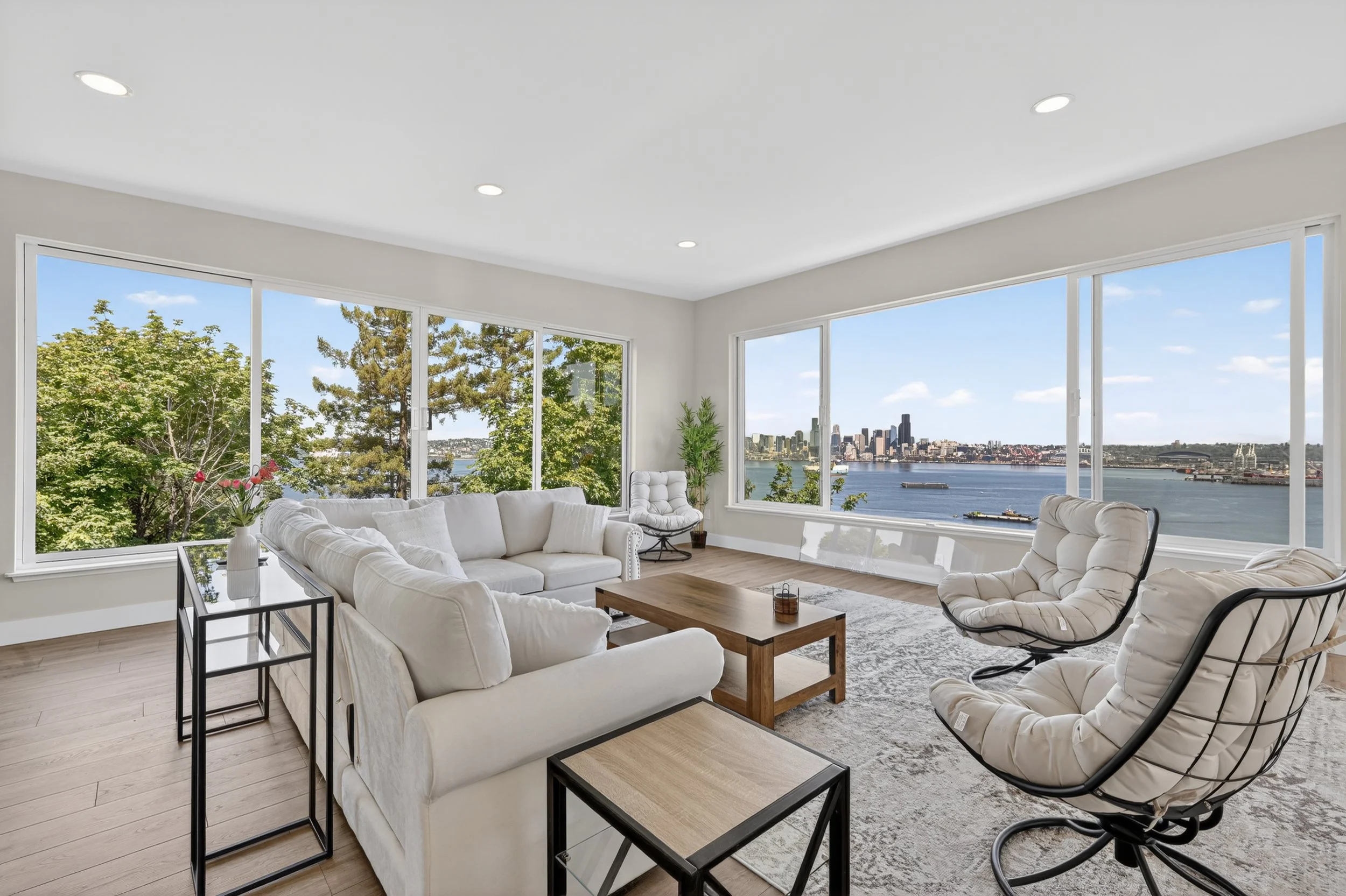 21_1701_41st_Ave_SW-Living_room-0237.jpg