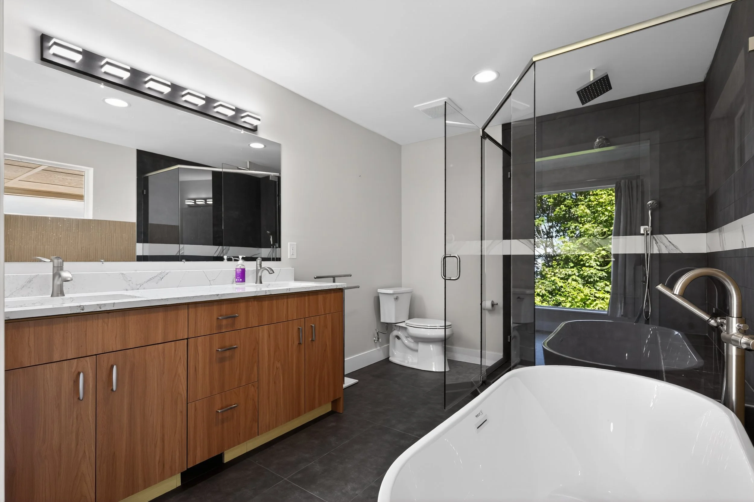 40_1701_41st_Ave_SW-Bathroom-0303.jpg