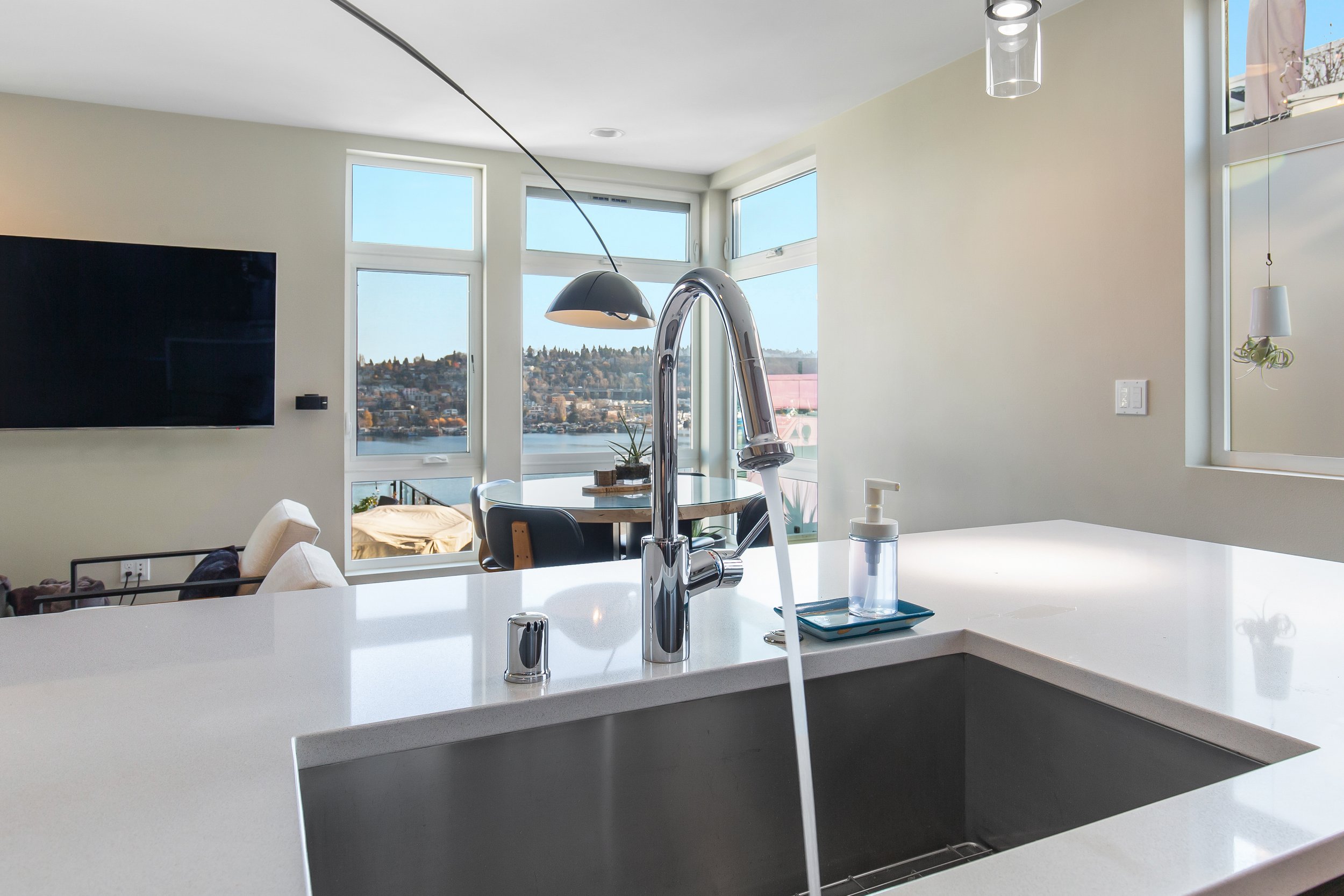 2433 8th Ave N, Seattle WA_0016.jpg