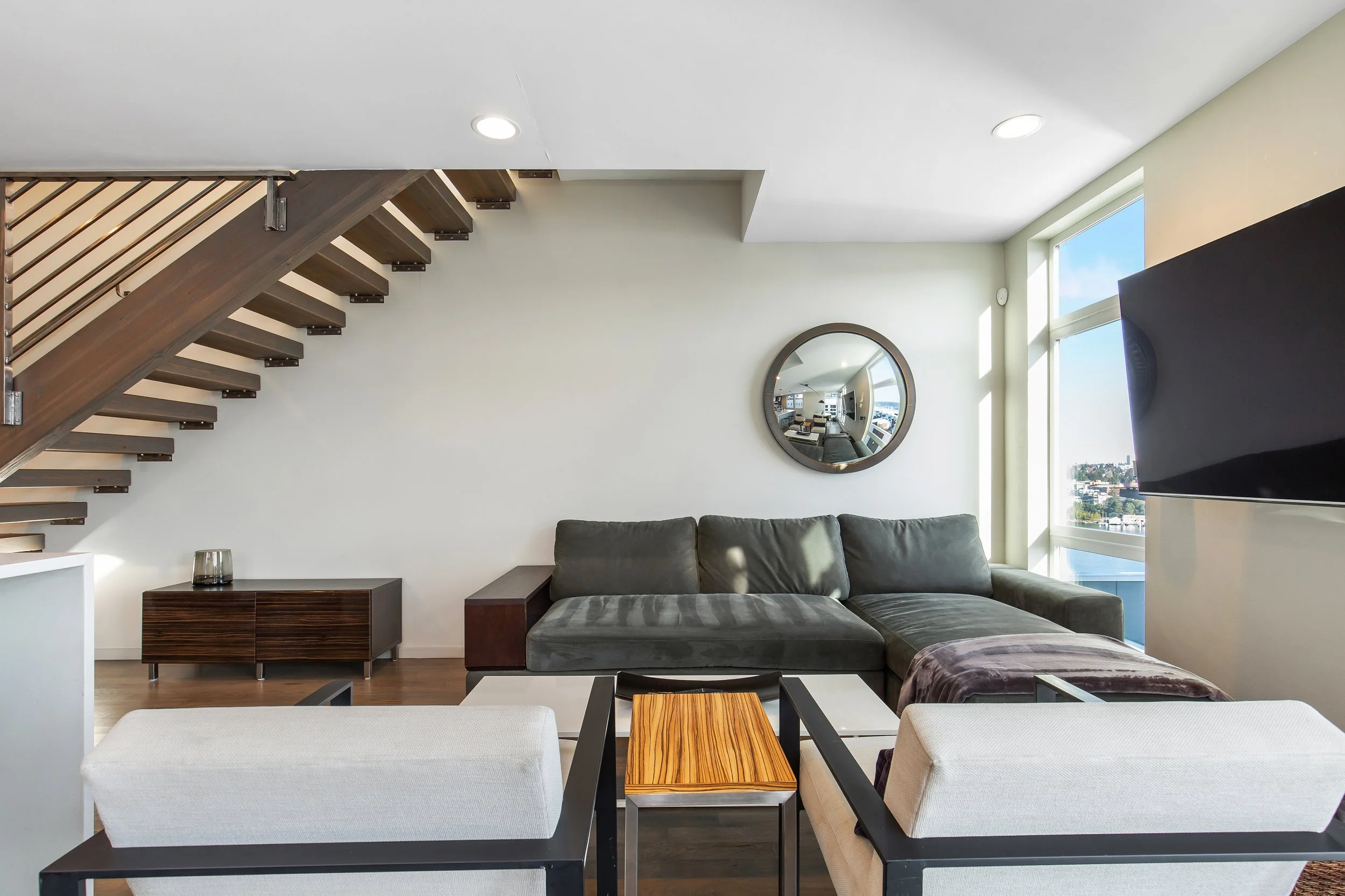2433 8th Ave N, Seattle WA_0006.jpg