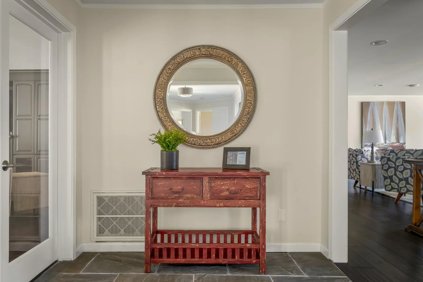 Interior - AirB&B res (18).jpg