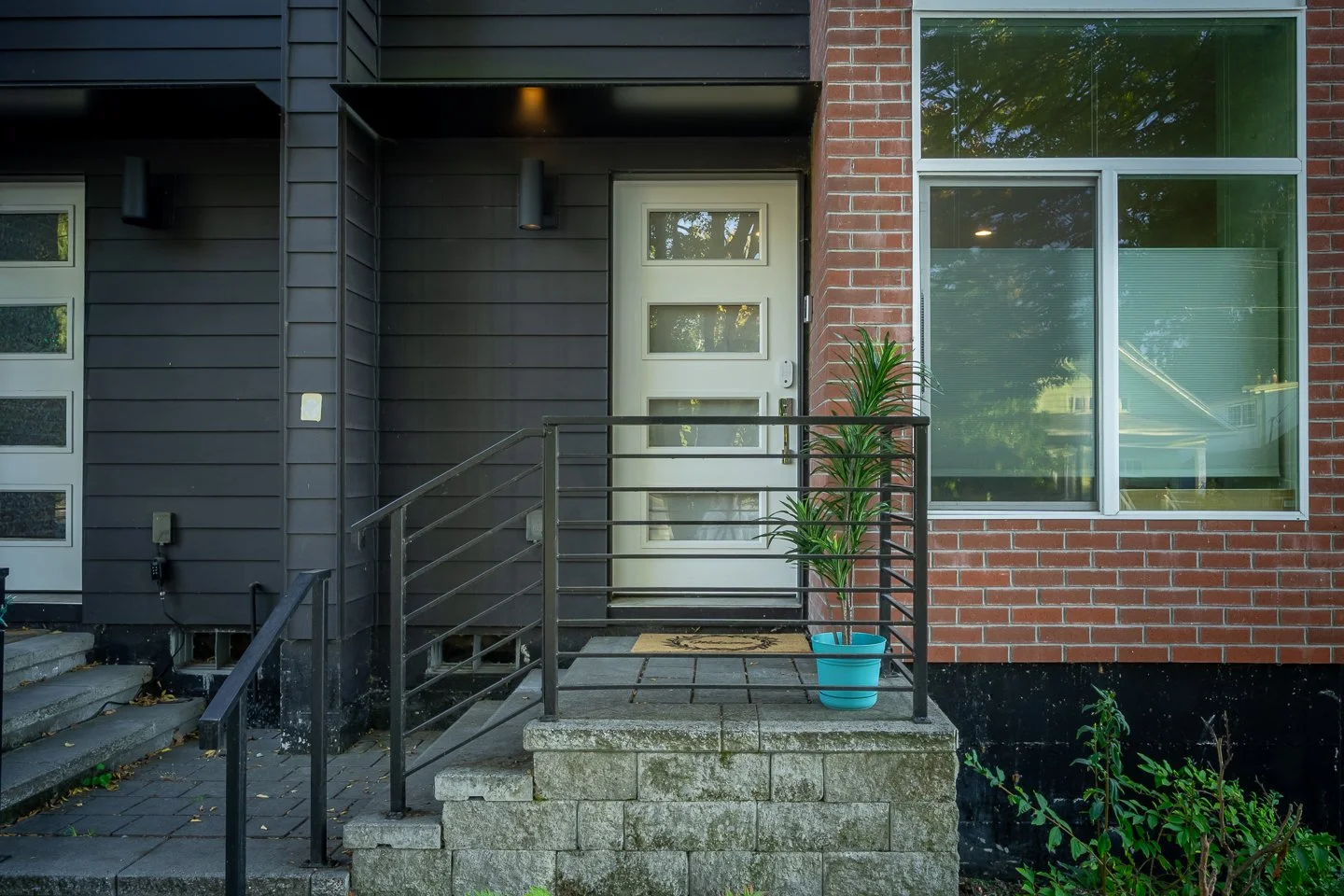 Exteriors - AirBnB 1440 (7).jpg