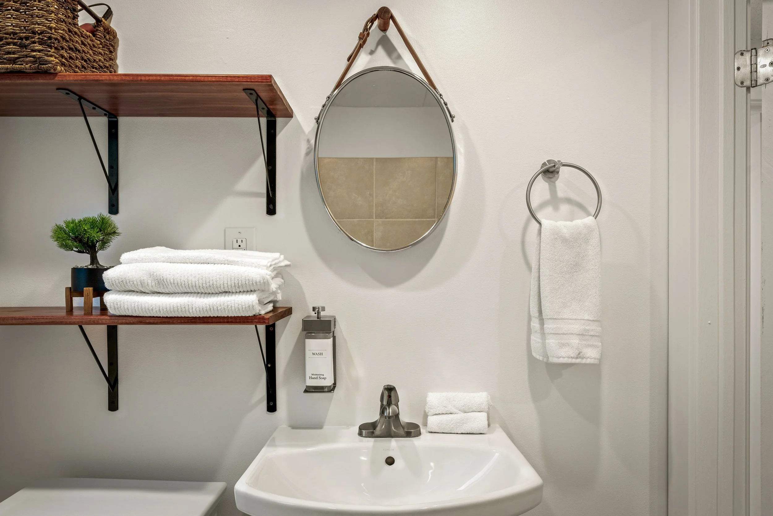 Interiors - Wallingford 1913 39th (24).jpg